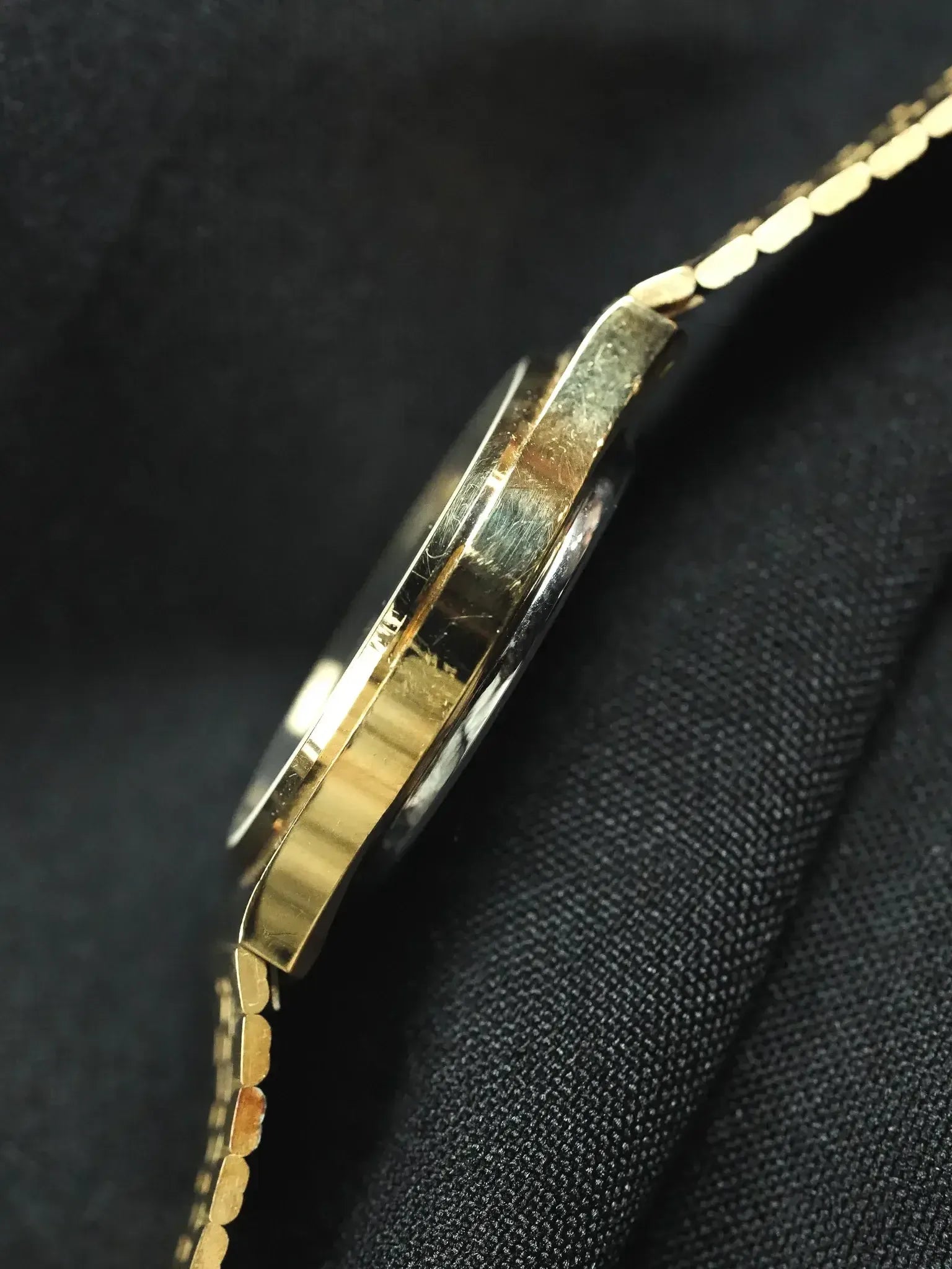 Microma Swiss - Romain Blanc Bracelet intégré plaqué or - Neuve de stock - 1990s - Atelier Victor