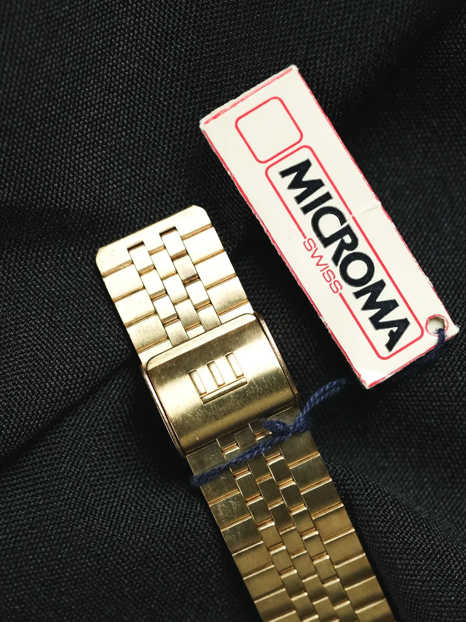 Microma Swiss - Romain Blanc Bracelet intégré plaqué or - Neuve de stock - 1990s - Atelier Victor - Vintage Shop