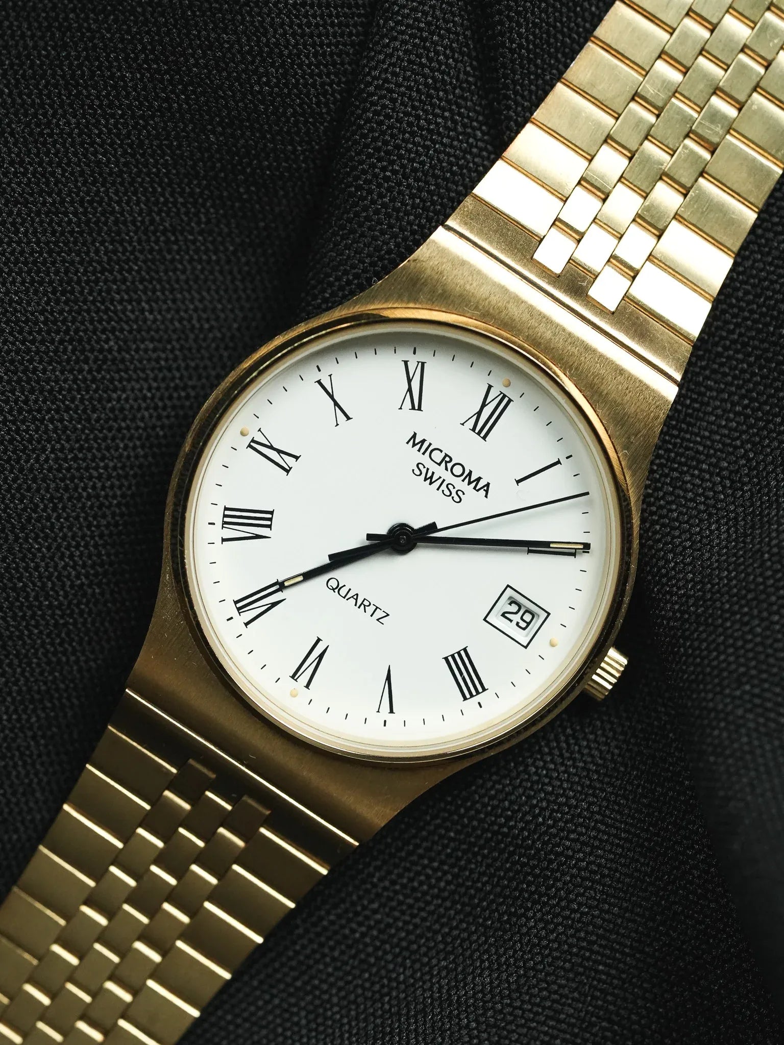 Microma Swiss - Romain Blanc Bracelet intégré plaqué or - Neuve de stock - 1990s - Atelier Victor - Vintage Shop