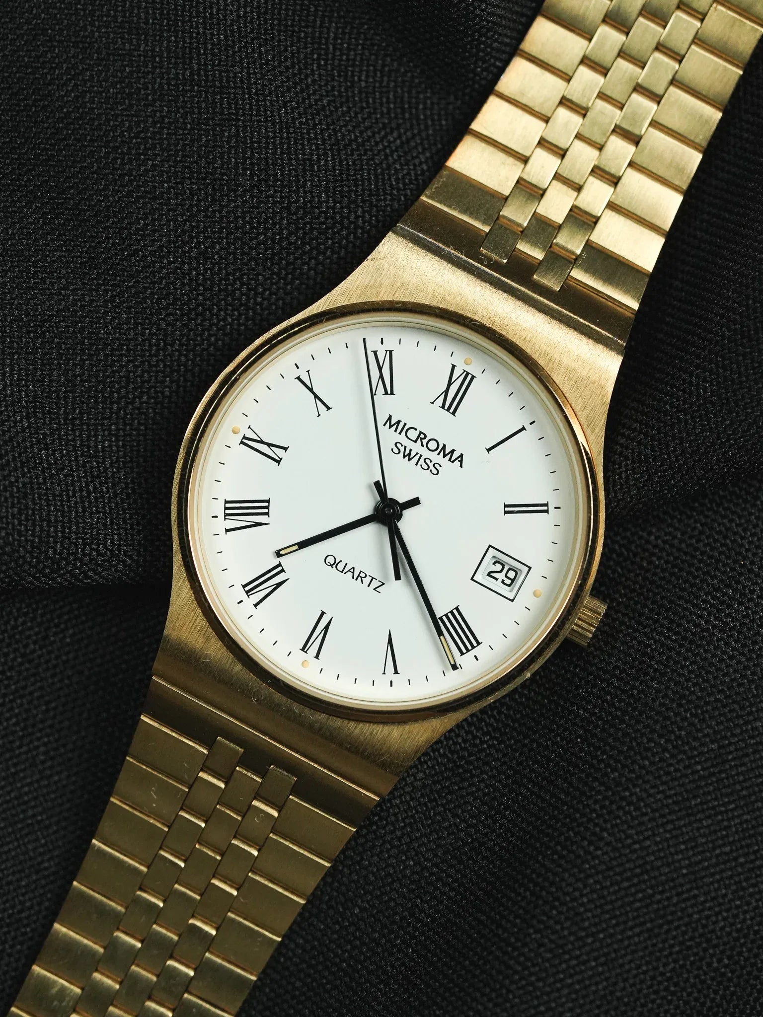 Microma Swiss - Romain Blanc Bracelet intégré plaqué or - Neuve de stock - 1990s - Atelier Victor - Vintage Shop