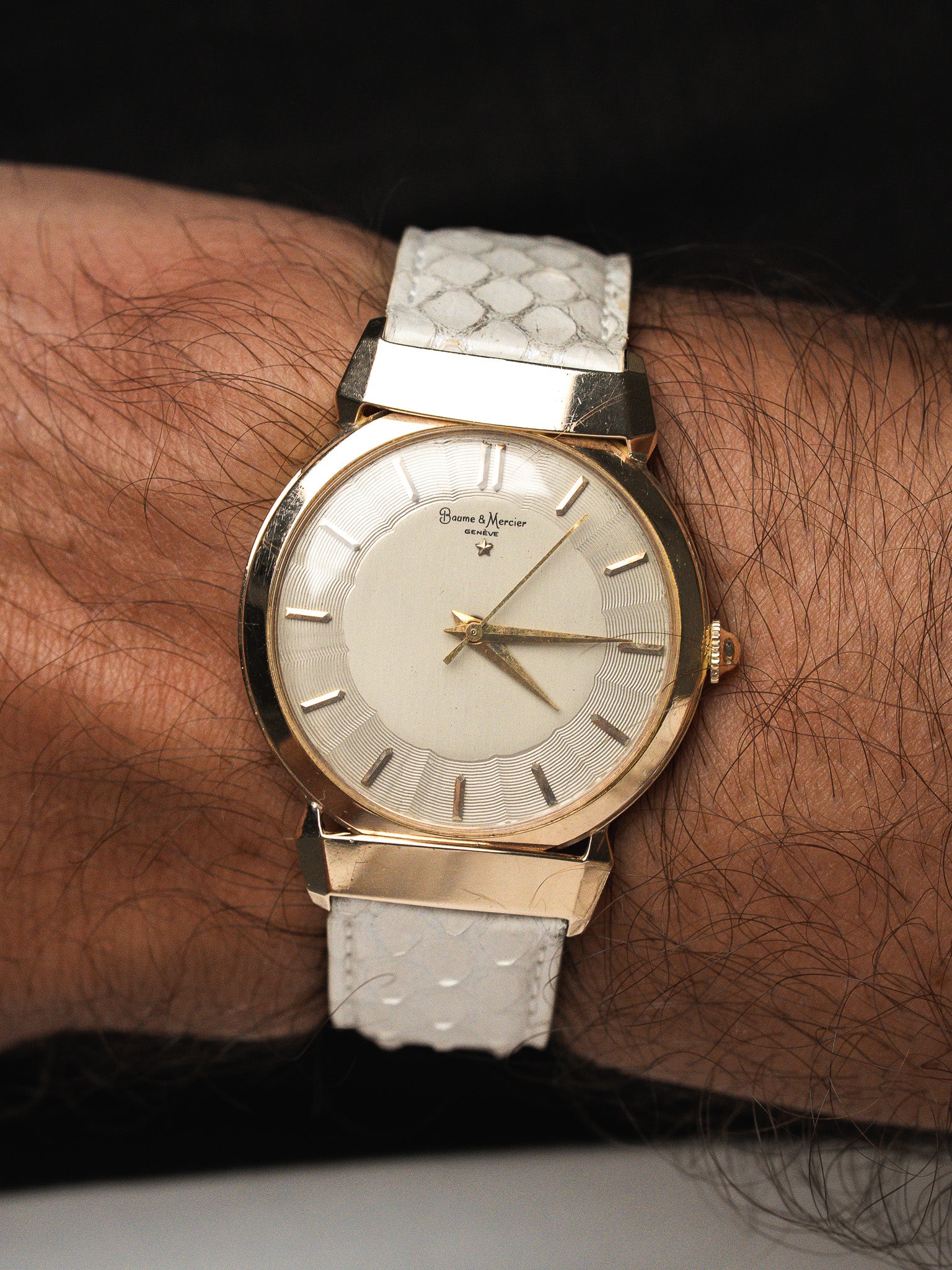 Montre Baume & Mercier Vintage Or 14k — Cornes en Pont (1950s)