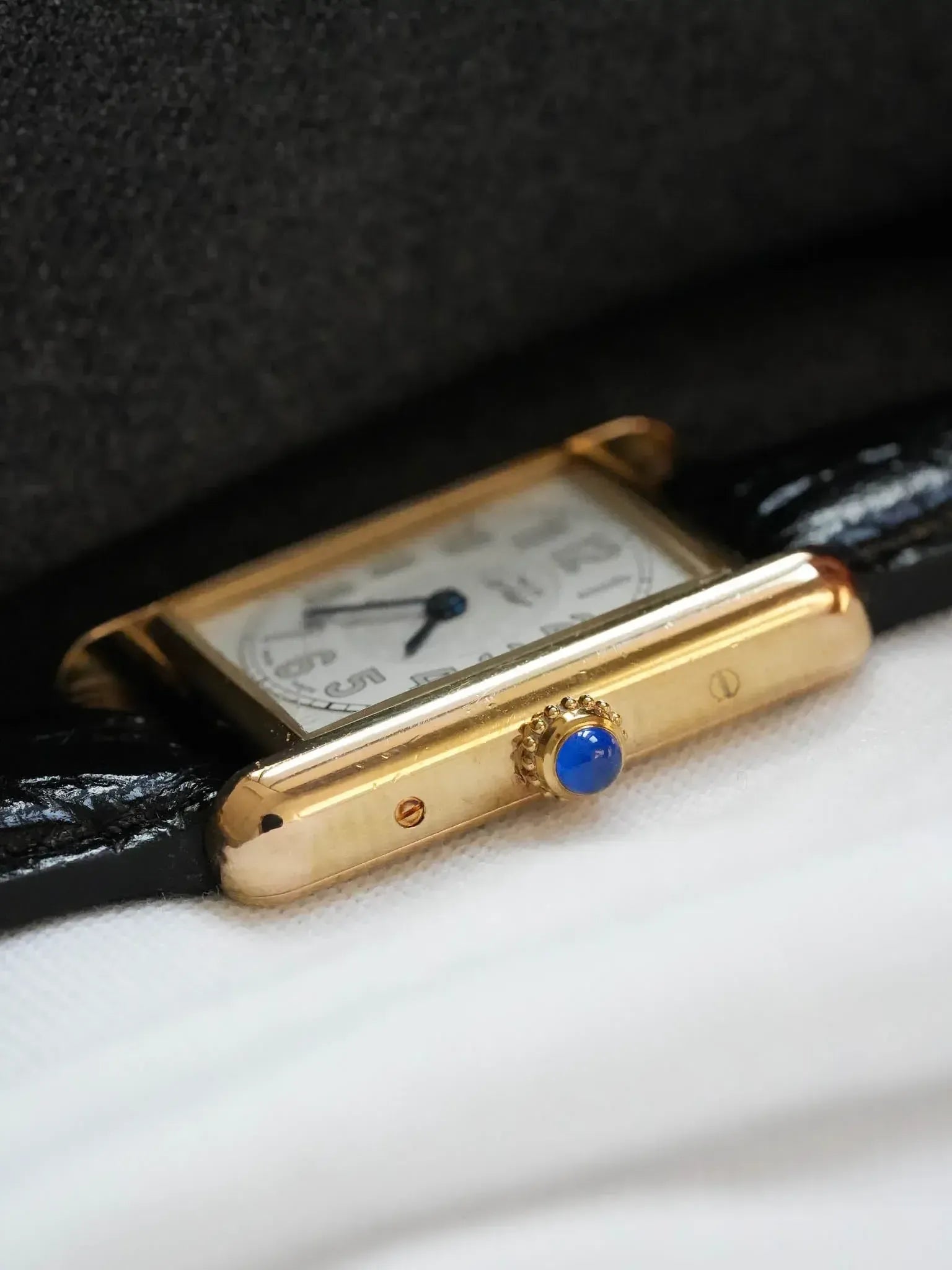Montre Cartier Tank Must SM Vintage - Vermeil Chiffres Arabes (Années 1990) - Atelier Victor