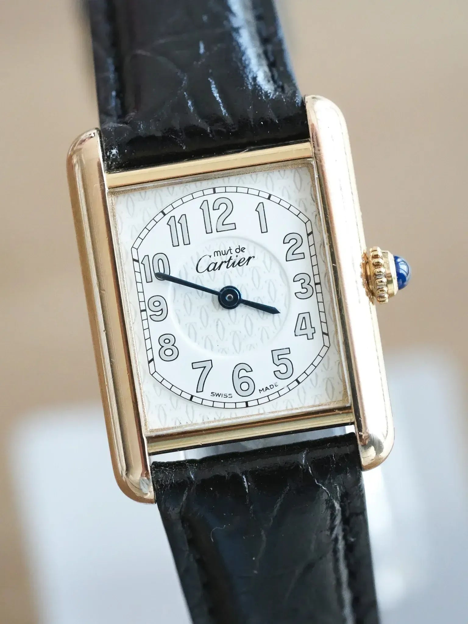 Montre Cartier Tank Must SM Vintage - Vermeil Chiffres Arabes (Années 1990) - Atelier Victor