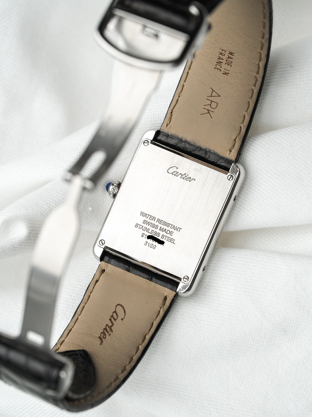 Montre Cartier vintage, boîtier rectangulaire en acier et bracelet en cuir noir
