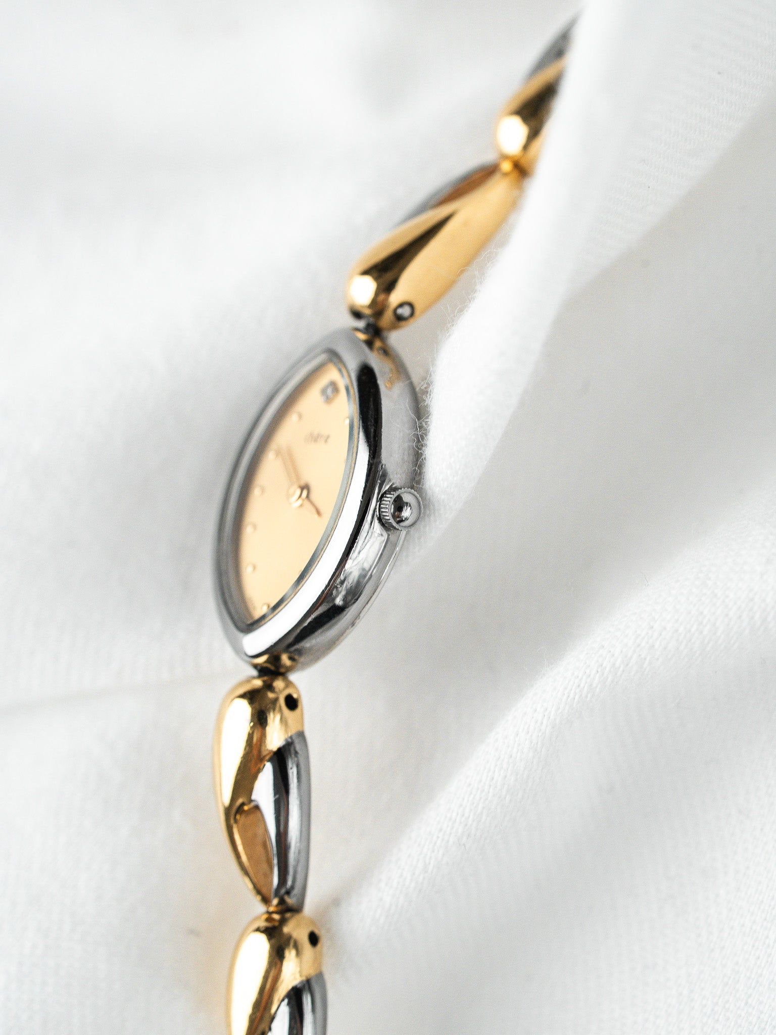 Citizen Watch 昂贵 — 双色椭圆鸡尾酒款 镶嵌宝石 (1996)