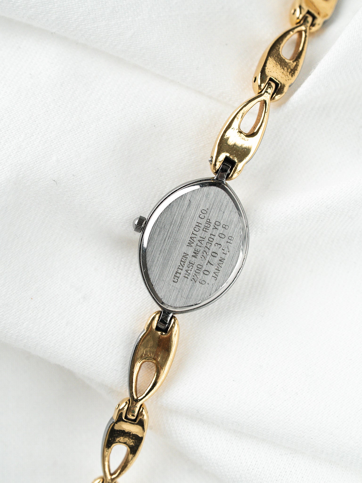 Citizen Watch 昂贵 — 双色椭圆鸡尾酒款 镶嵌宝石 (1996)