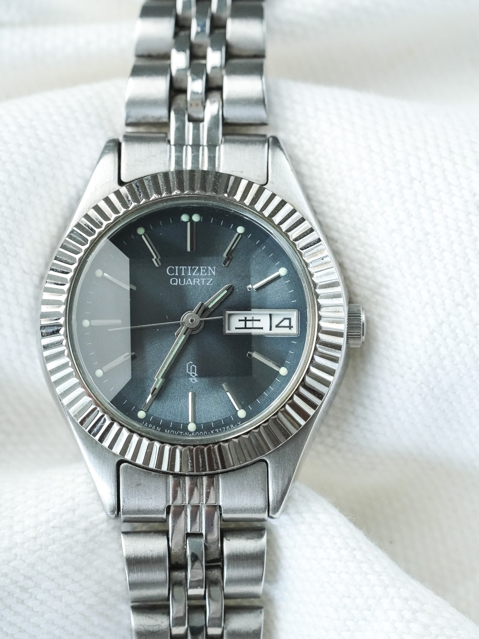 Orologio Citizen Daydate Facette 6000-K09338 in acciaio 26 mm 1980 vintage