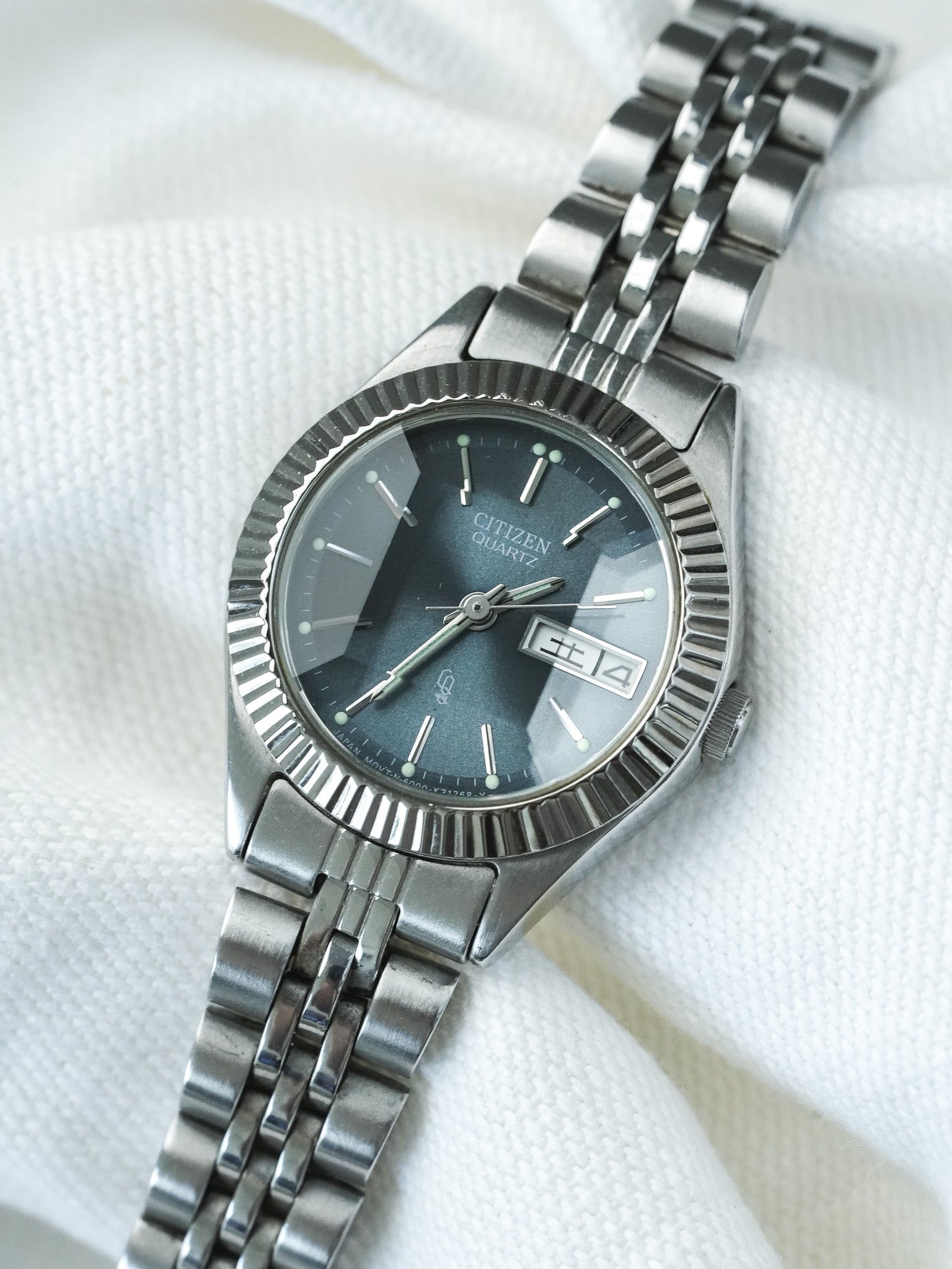 Orologio Citizen Daydate Facette 6000-K09338 in acciaio 26 mm 1980 vintage