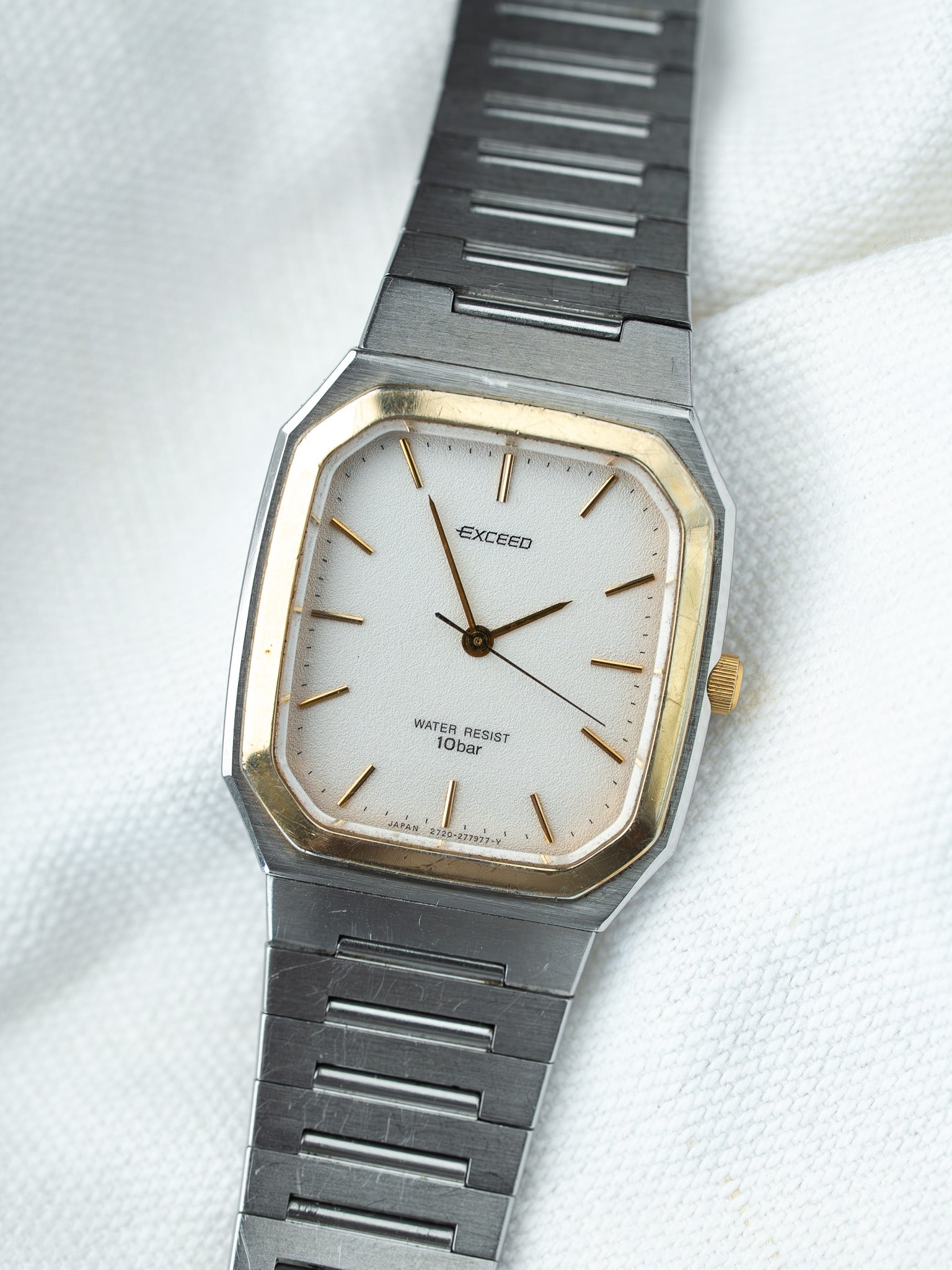 Vintage Citizen Exceed Watch — White Sandblasted Bi-Color Steel Gold Dial (1990s)
