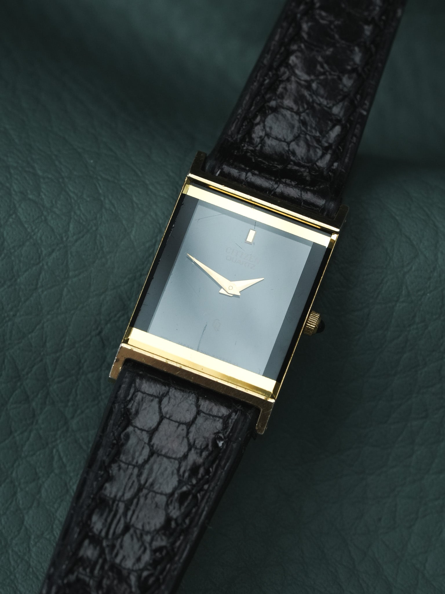 Montre Citizen Vintage - Mini Tank Or Noir (1974) - Atelier Victor