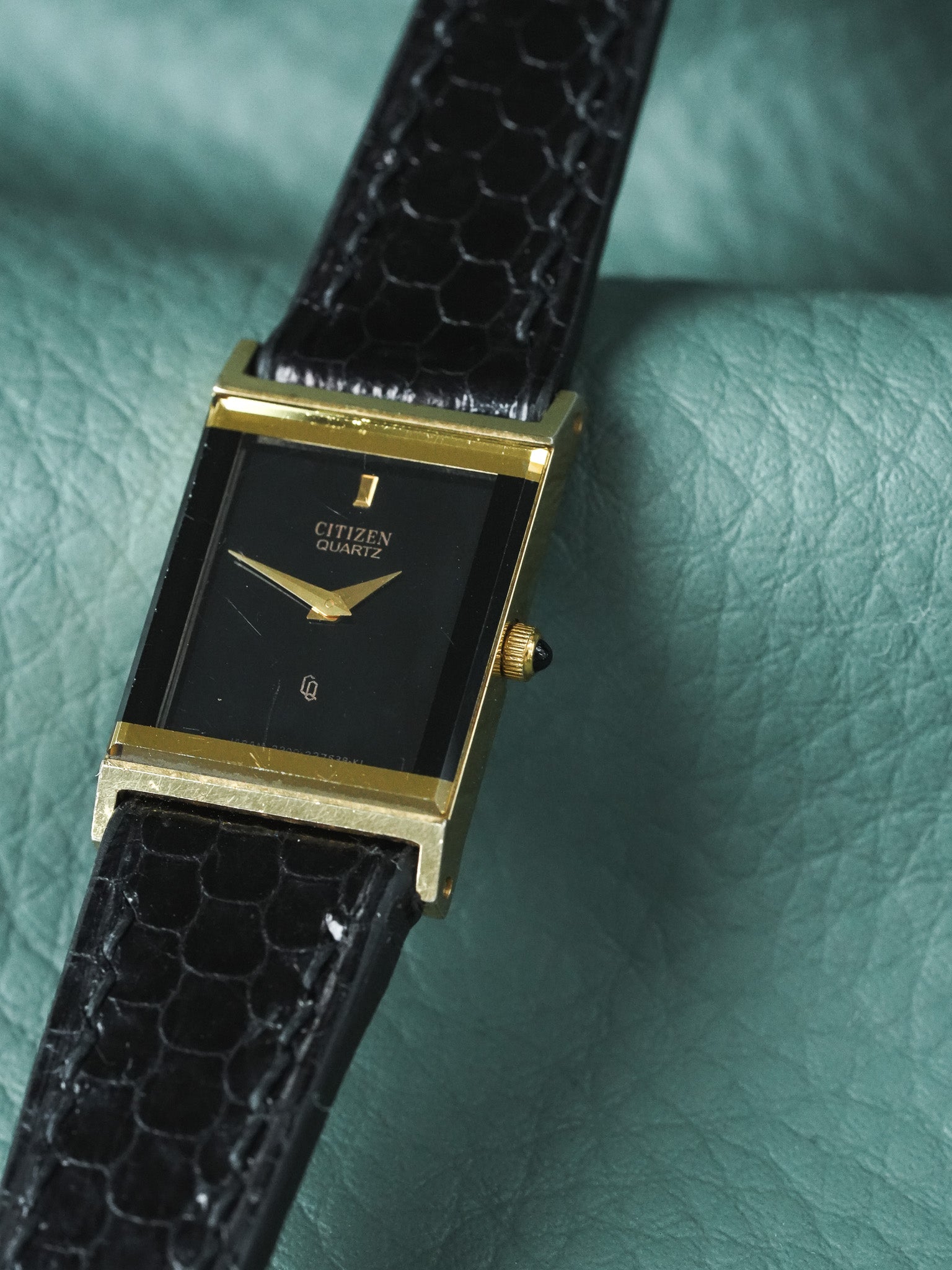 Montre Citizen Vintage - Mini Tank Or Noir (1974) - Atelier Victor