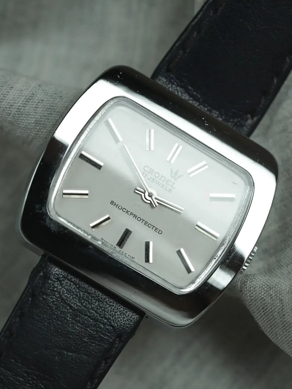 Cronel vintage watch with silver dial, black leather strap, shockprotected Swiss made