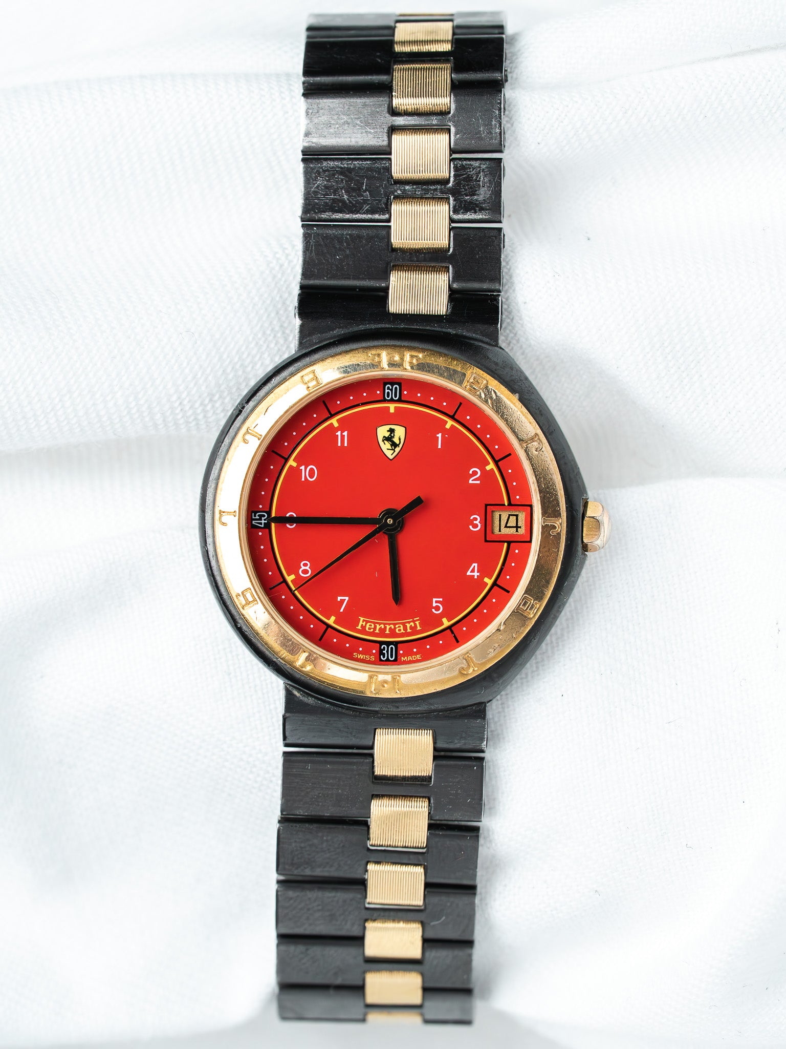 ساعة Ferrari Formula by Cartier ثنائية اللون — قرص أسود أحمر (1990s)