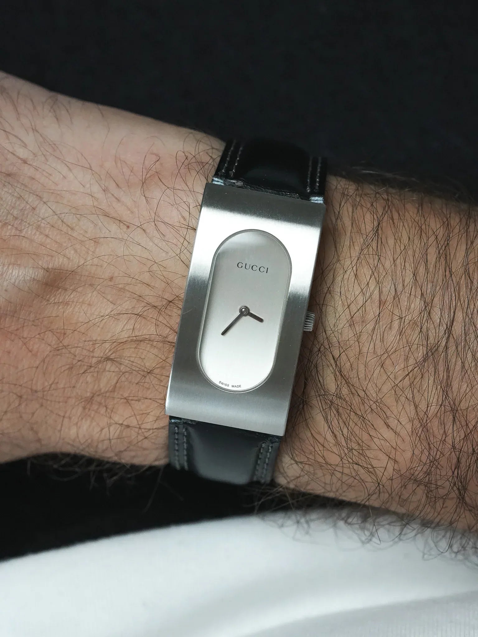 Montre Gucci 2400L Vintage (Années 2000) – Acier Brossé & Design Y2K