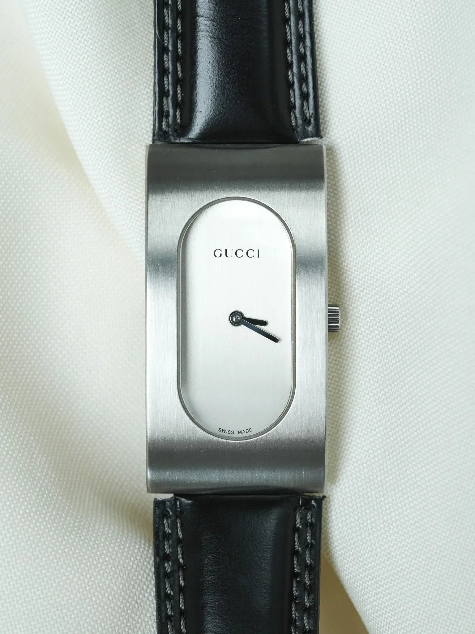 Montre Gucci 2400L Vintage (Années 2000) – Acier Brossé & Design Y2K - Atelier Victor