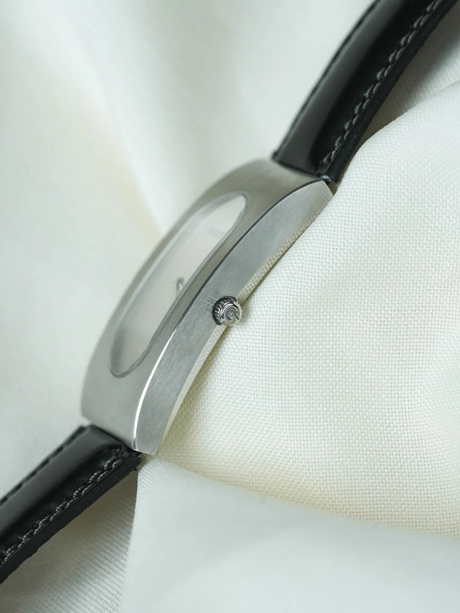 Montre Gucci 2400L Vintage (Années 2000) – Acier Brossé & Design Y2K - Atelier Victor