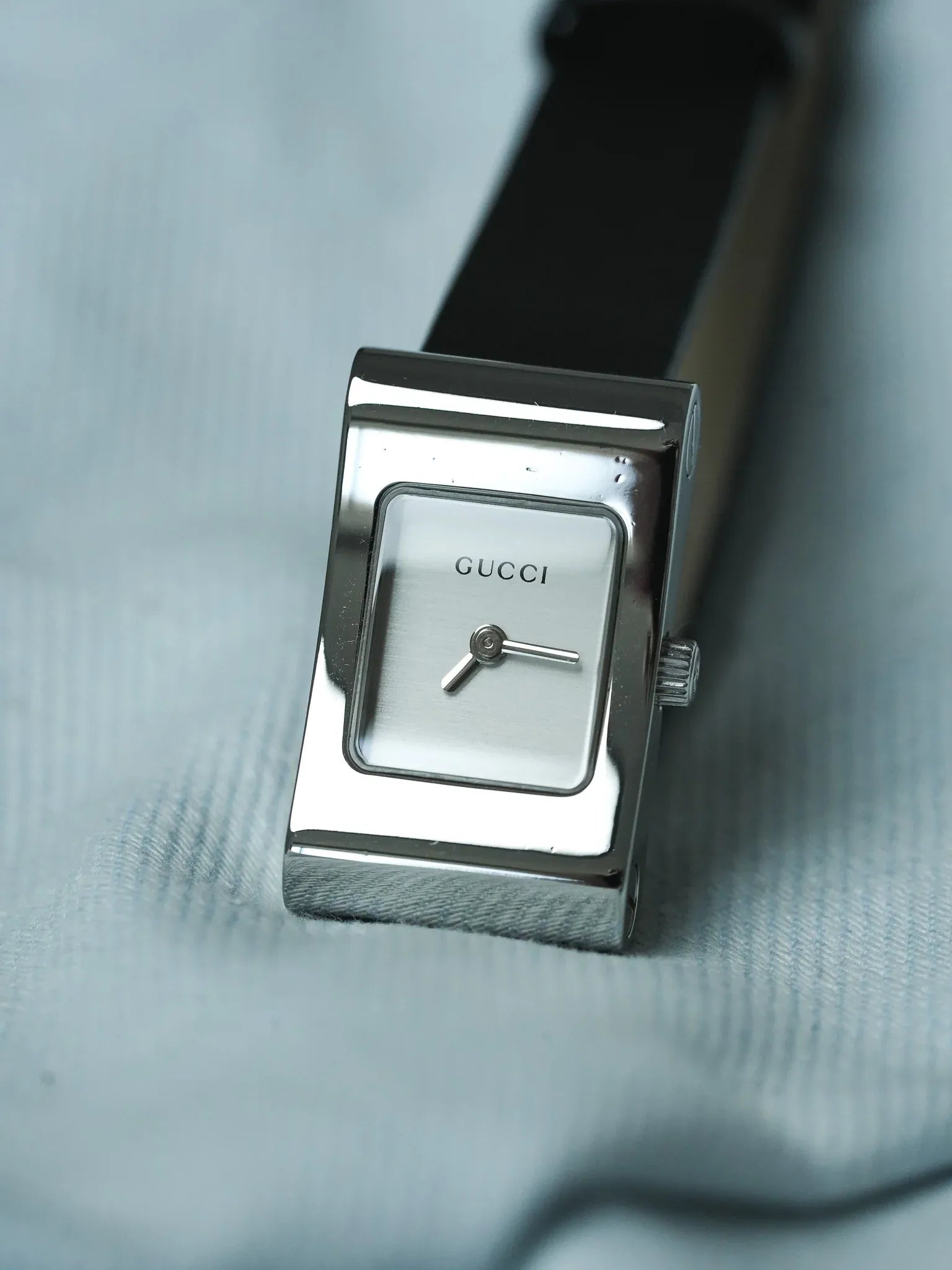 Montre Gucci Vintage Rectangulaire (Années 2000) – Acier 17mm - Atelier Victor