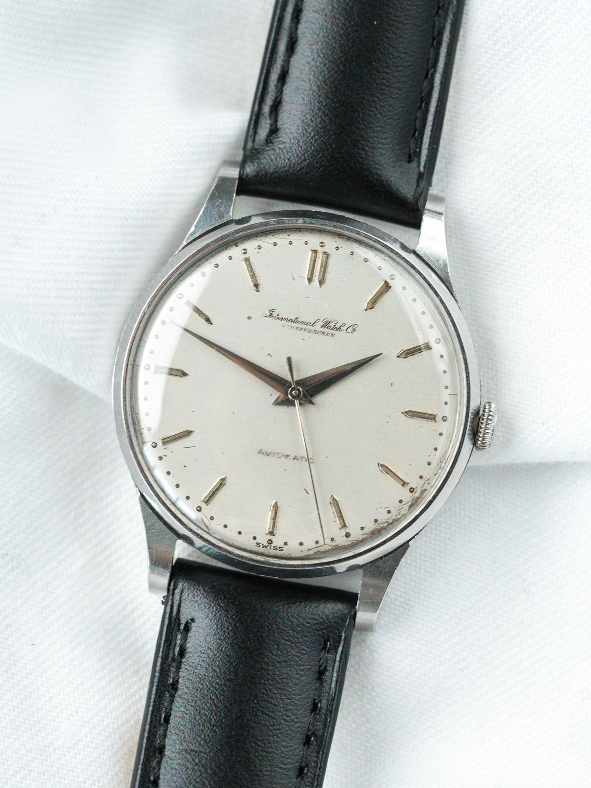 Frontalansicht, weißes Zifferblatt - IWC Automatikuhr aus Stahl - Atelier Victor