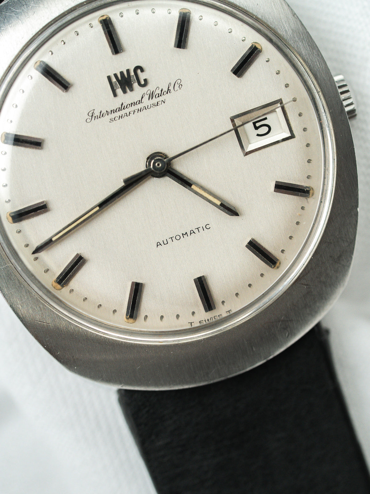 Quadrante argentato e firma Schaffhausen - IWC R815A Vintage Watch - Atelier Victor