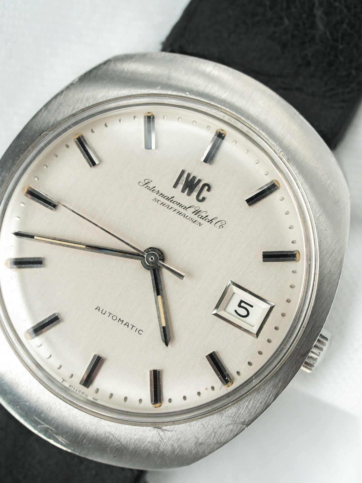 Vista inclinata, data a ore 3 - IWC R815A Vintage Watch - Atelier Victor