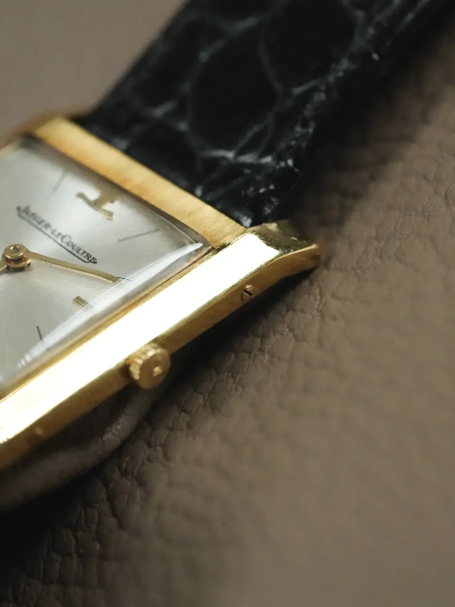 Montre Jaeger-LeCoultre Tank Vintage - 26mm Or 18K (1968) - Atelier Victor