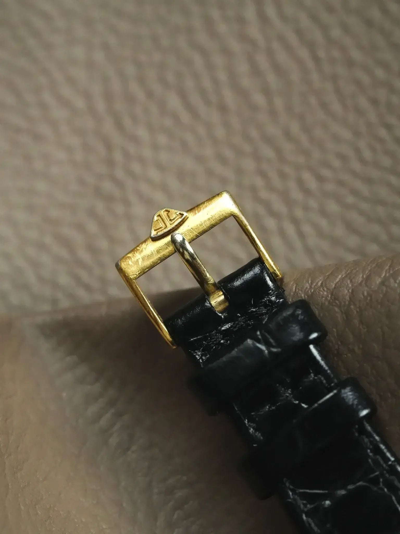 Montre Jaeger-LeCoultre Tank Vintage - 26mm Or 18K (1968) - Atelier Victor
