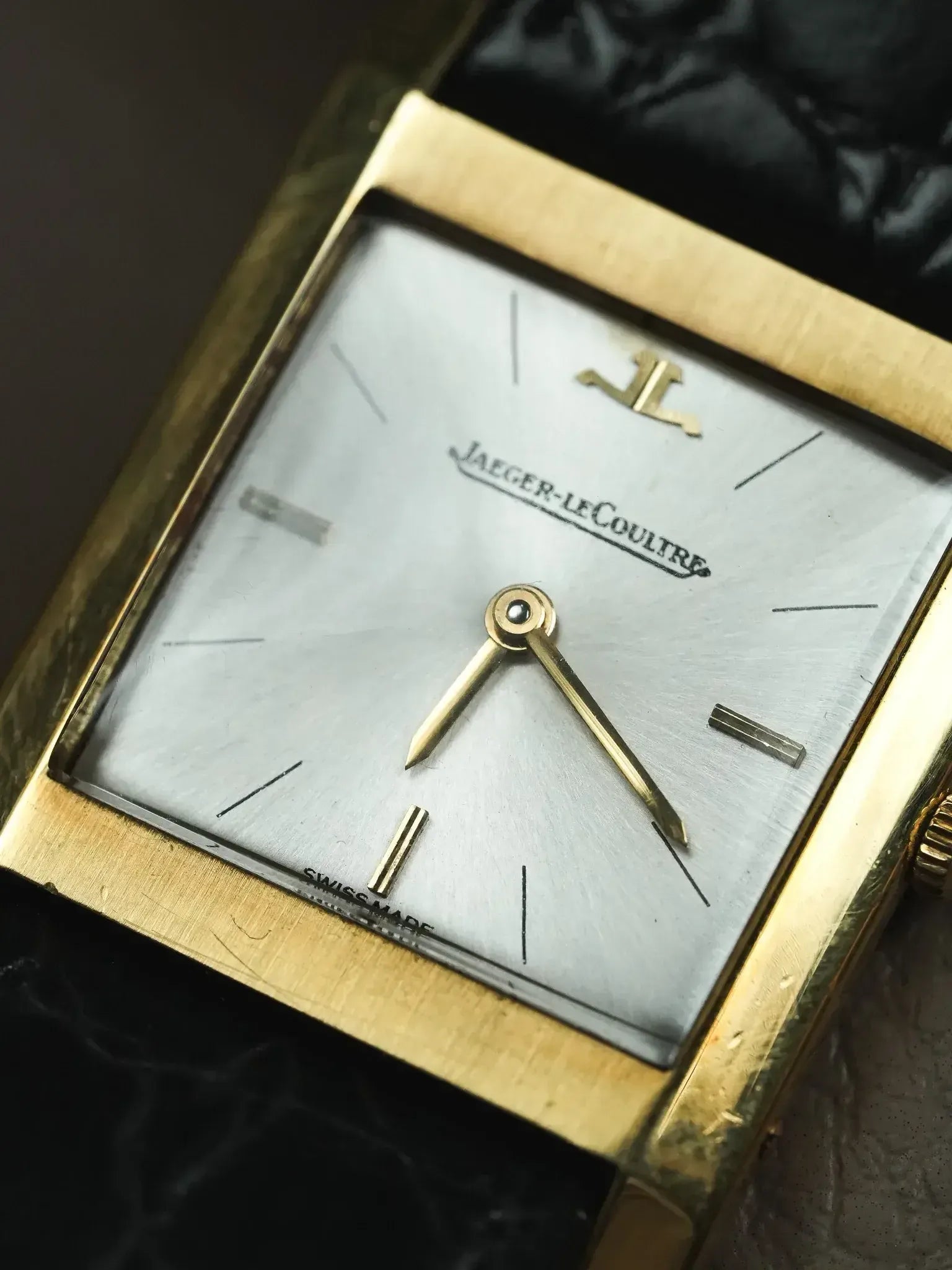 Montre Jaeger-LeCoultre Tank Vintage - 26mm Or 18K (1968) - Atelier Victor