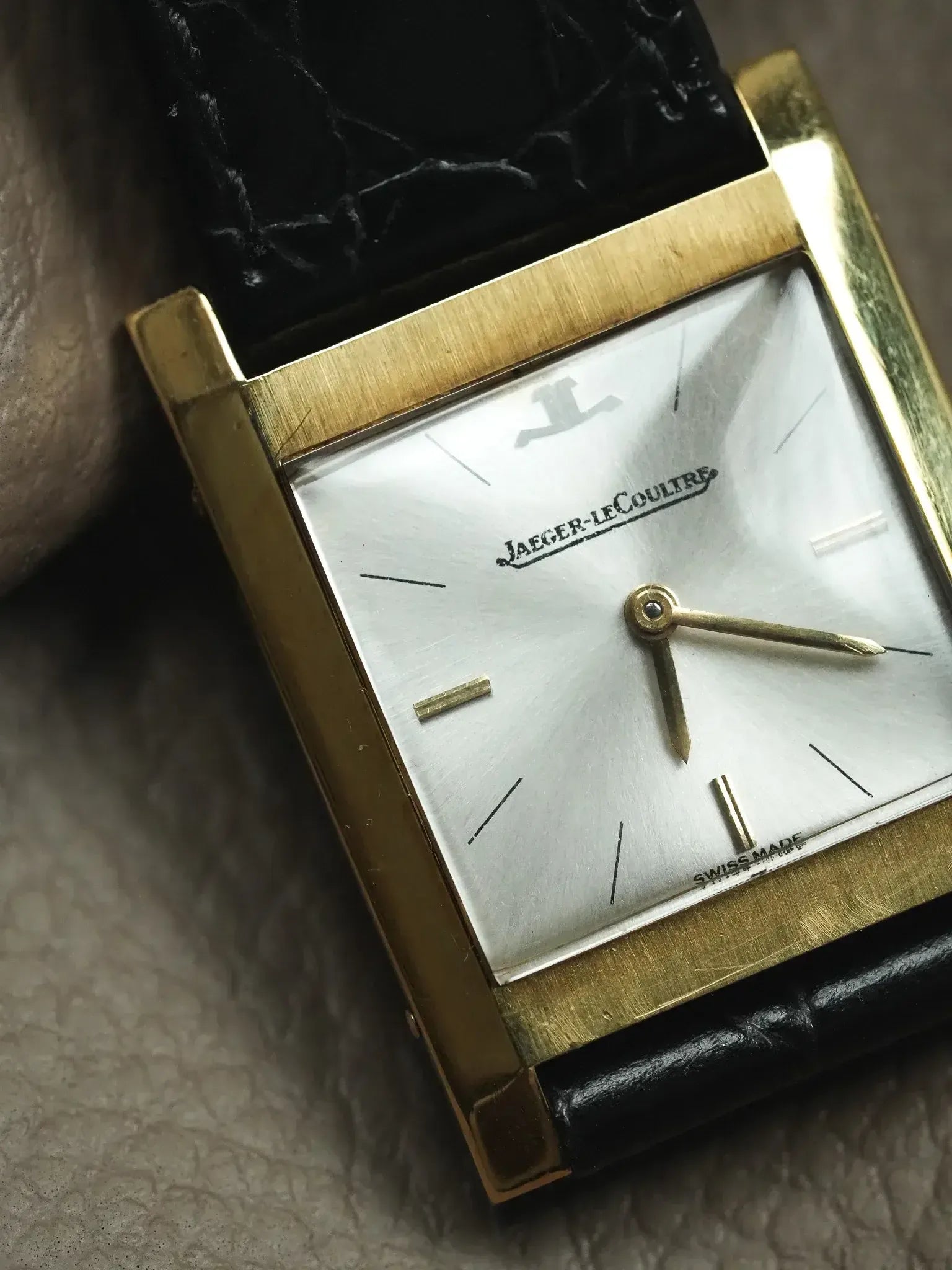 Montre Jaeger-LeCoultre Tank Vintage - 26mm Or 18K (1968) - Atelier Victor