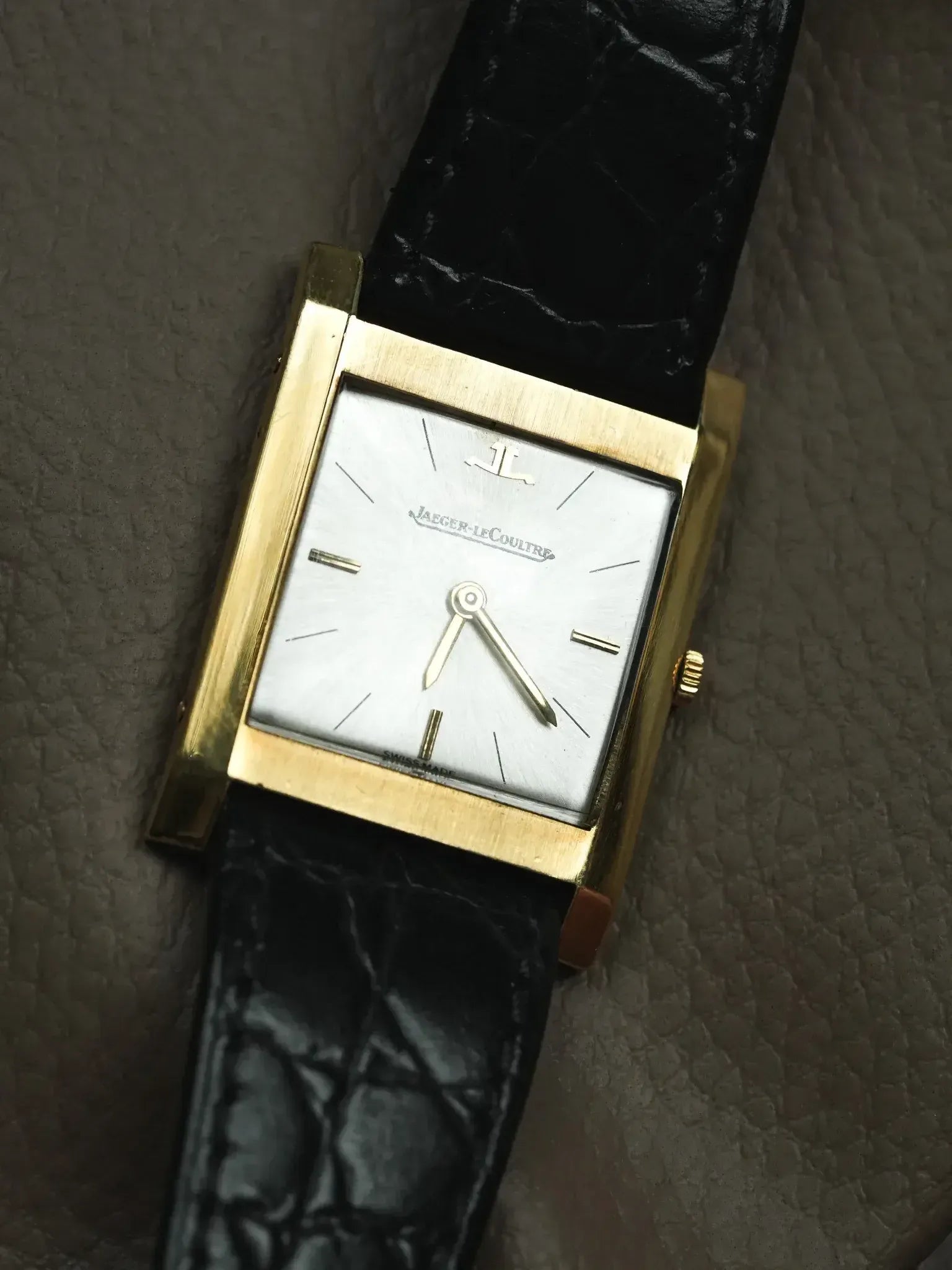 Montre Jaeger-LeCoultre Tank Vintage - 26mm Or 18K (1968) - Atelier Victor
