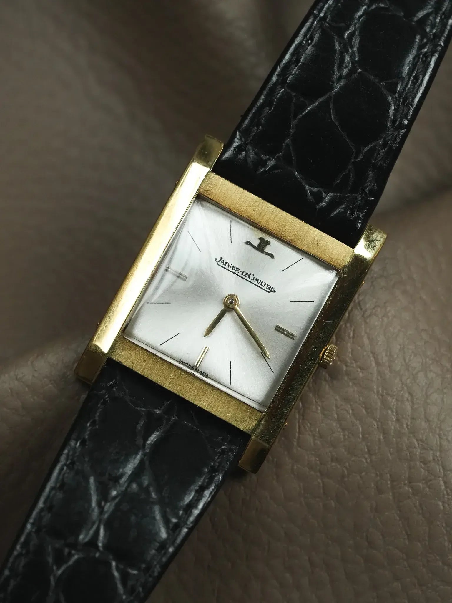 Montre Jaeger-LeCoultre Tank Vintage - 26mm Or 18K (1968) - Atelier Victor