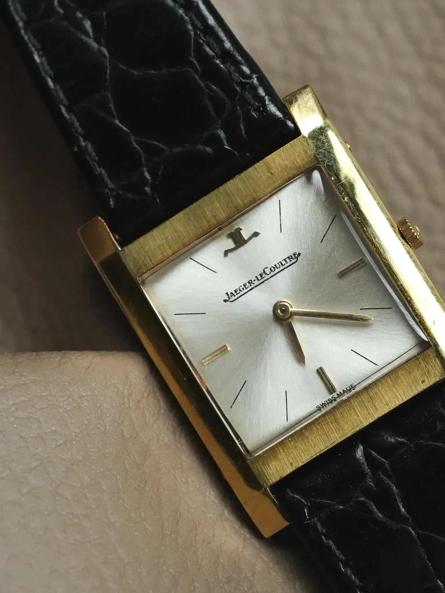 Montre Jaeger-LeCoultre Tank Vintage - 26mm Or 18K (1968) - Atelier Victor