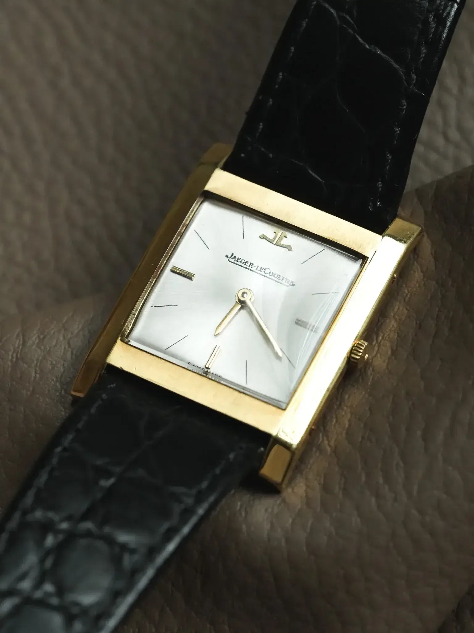 Montre Jaeger-LeCoultre Tank Vintage - 26mm Or 18K (1968) - Atelier Victor