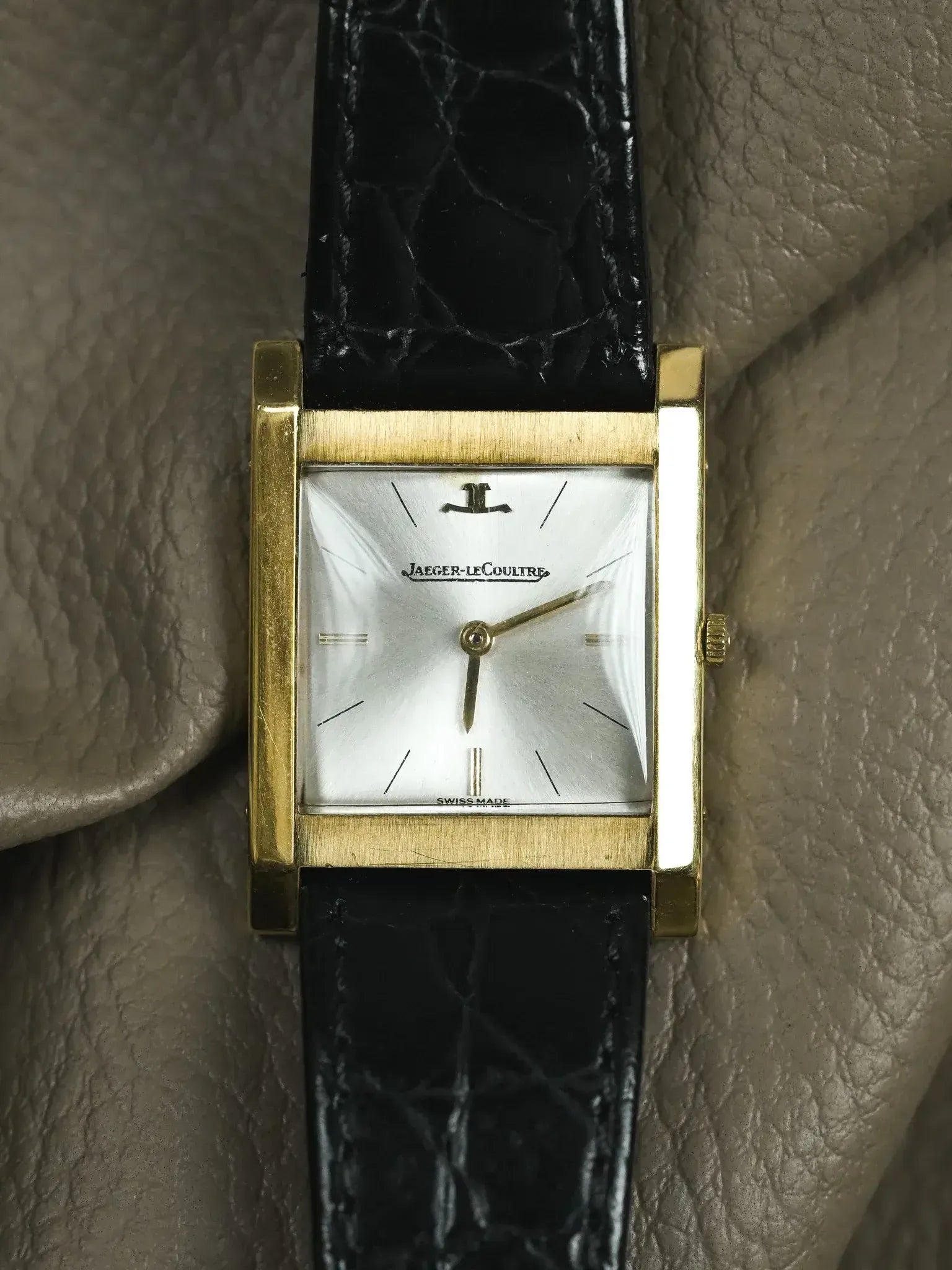 Montre Jaeger-LeCoultre Tank Vintage - 26mm Or 18K (1968) - Atelier Victor