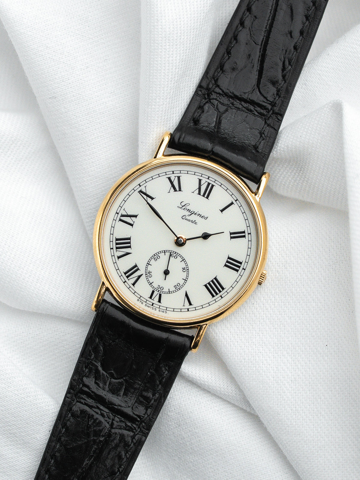 Dettaglio della firma Longines Quartz sotto ore dodici - Orologio Longines Charleston 5149 Vintage - Atelier Victor