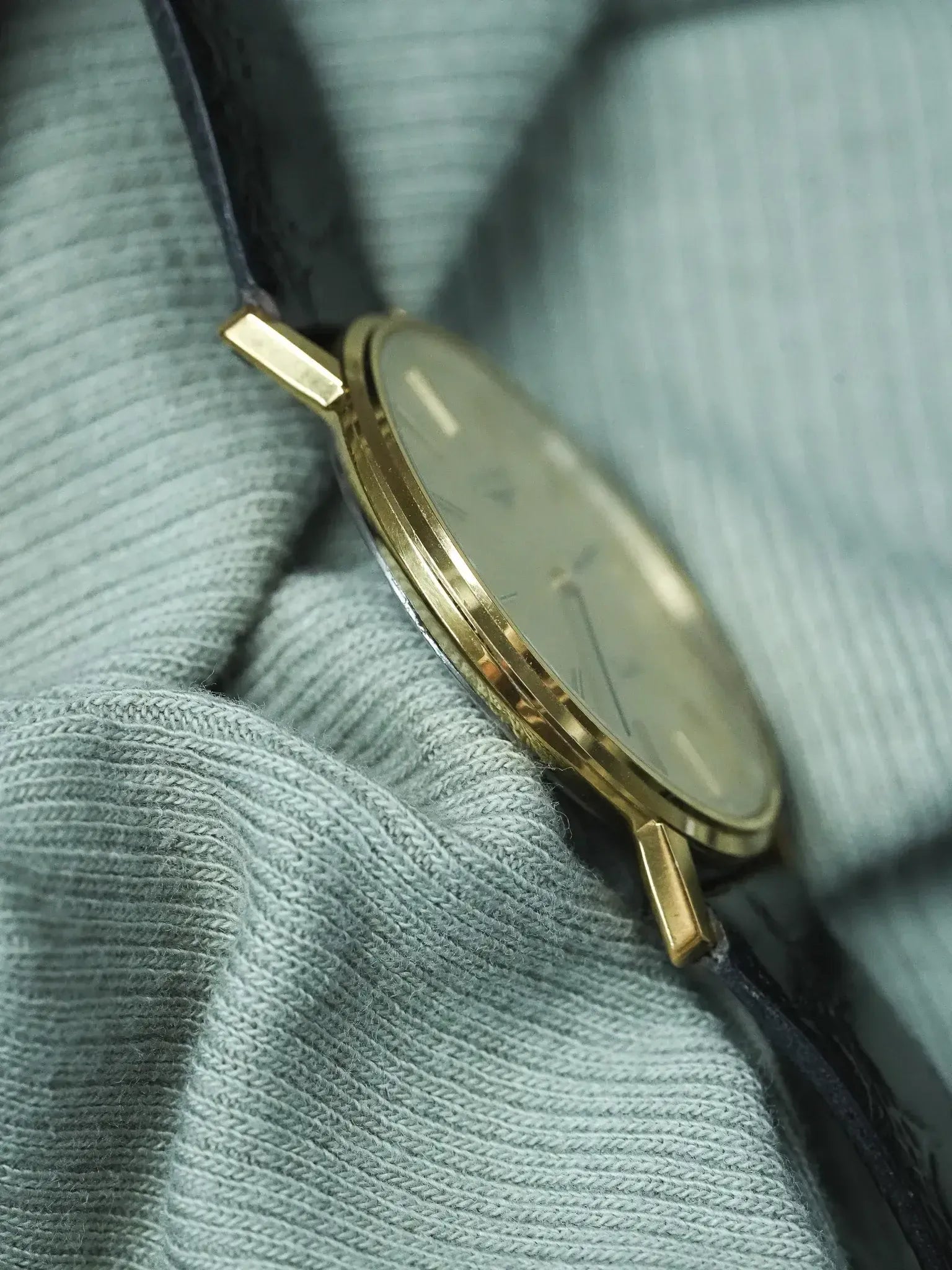 Montre Longines habillée (1980s) extra plate plaqué or Cadran or - Atelier Victor