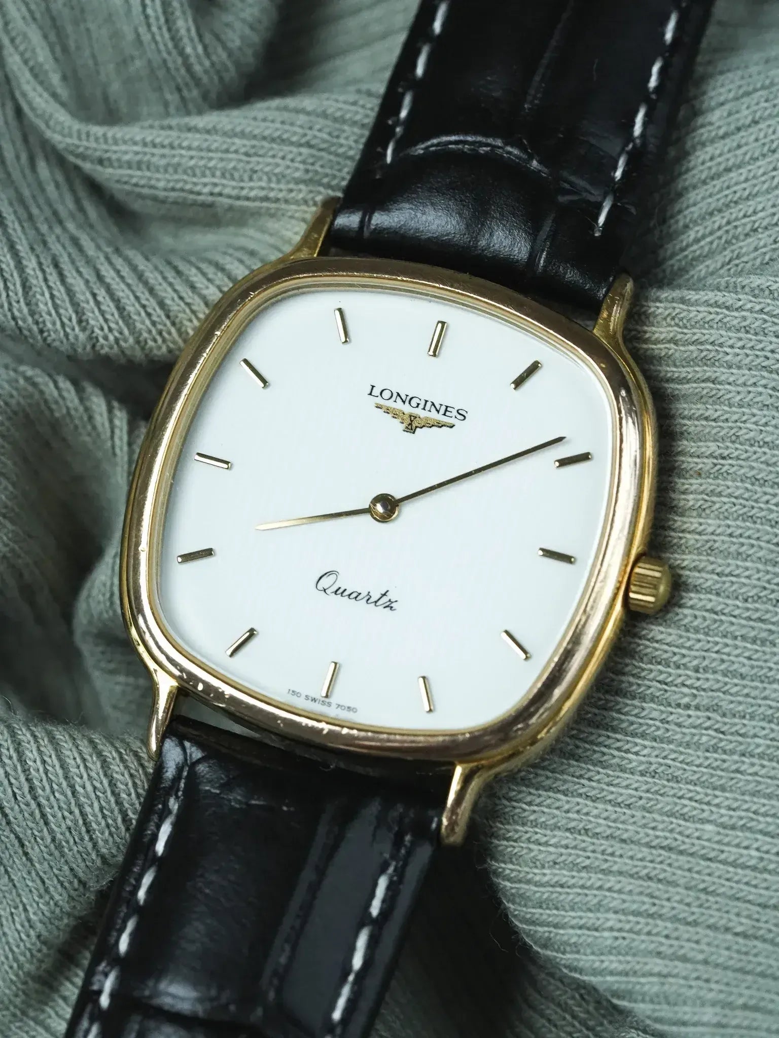 Montre Longines Vintage (1980s) - Tonneau Cadran Blanc Tapisse Plate plaqué or - Atelier Victor