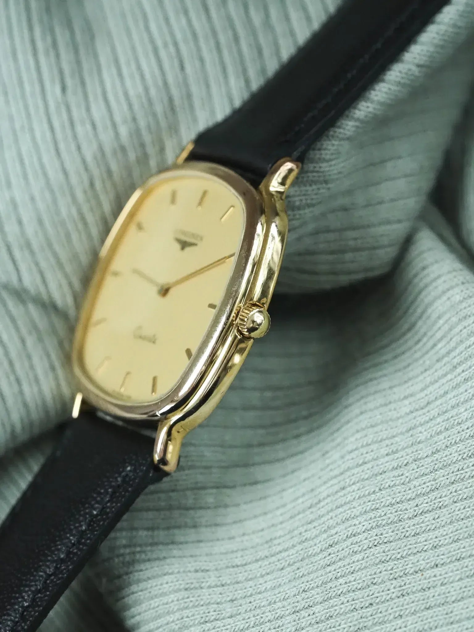 Montre Longines Vintage (1980s) - TV plaqué or Cadran nid d'abeilles - Atelier Victor