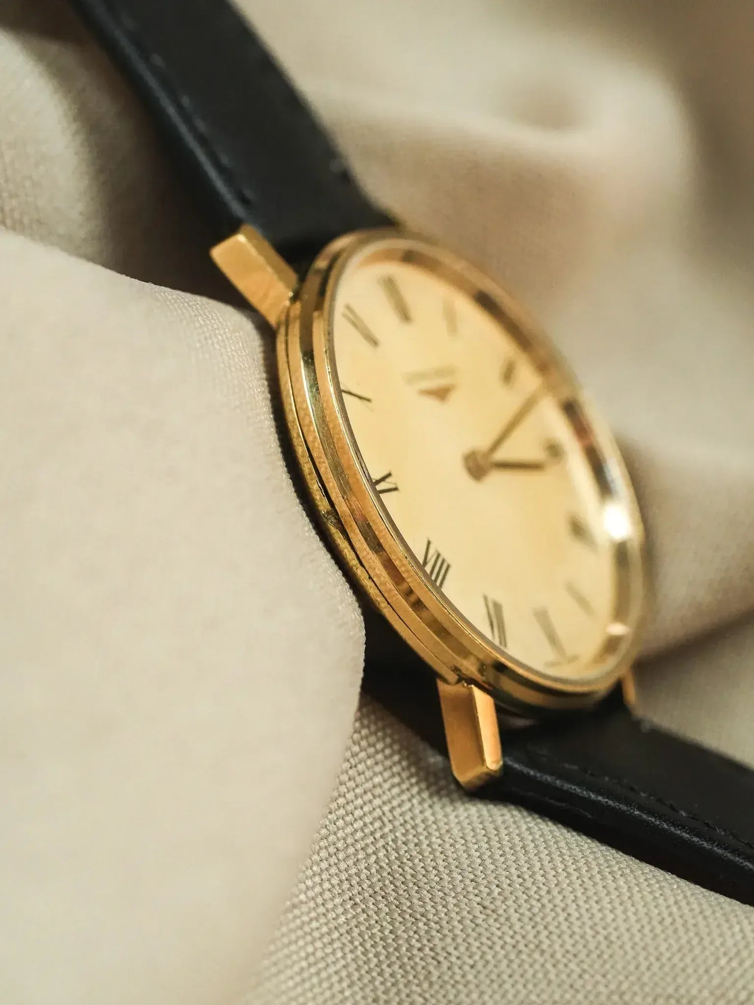 Montre Longines Vintage - 34mm Plaqué Or Chiffres Romains (1978) - Atelier Victor
