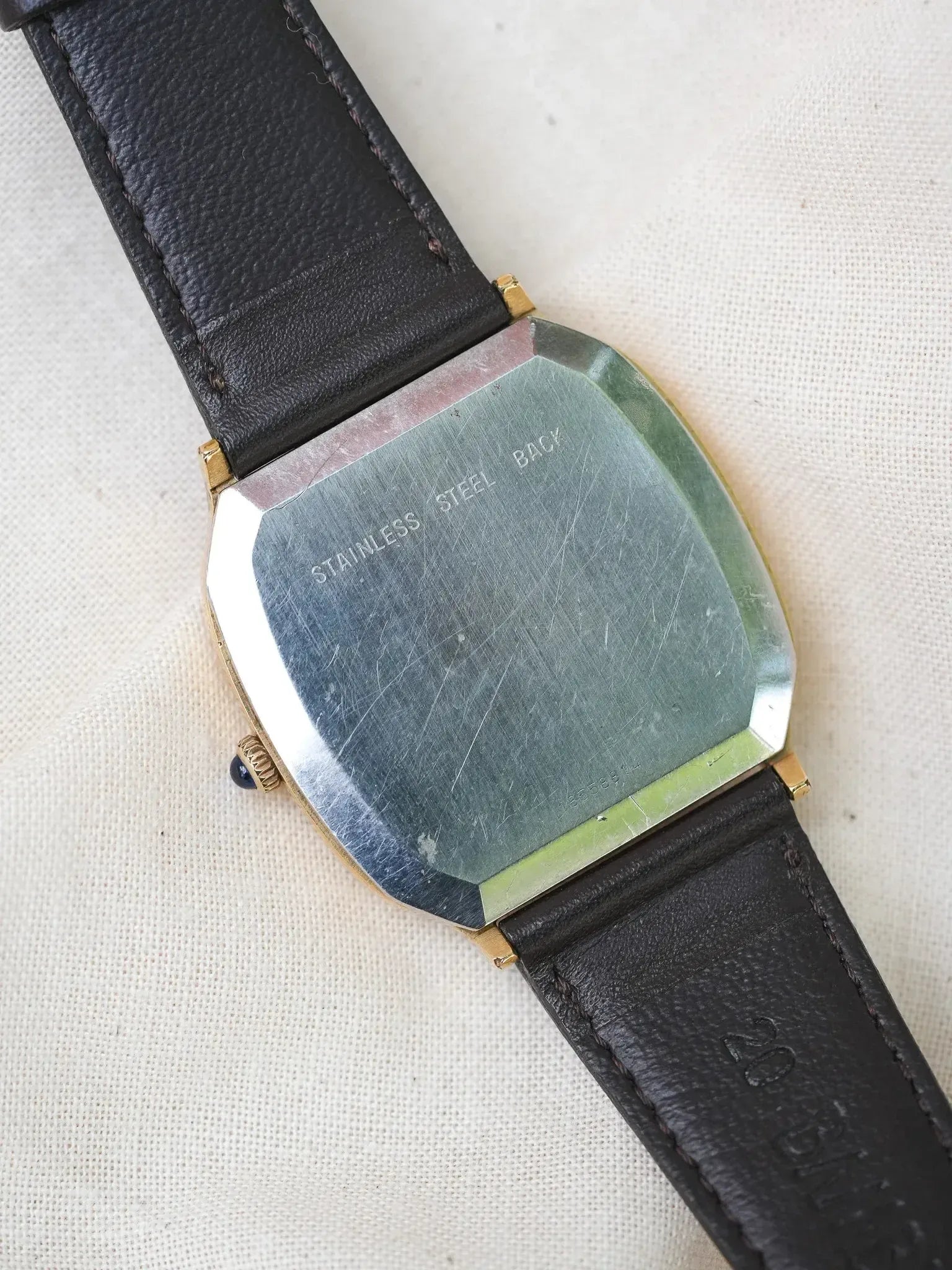 Longines - Tv plaqué or cadran lin cabochon - 1980s - Atelier Victor