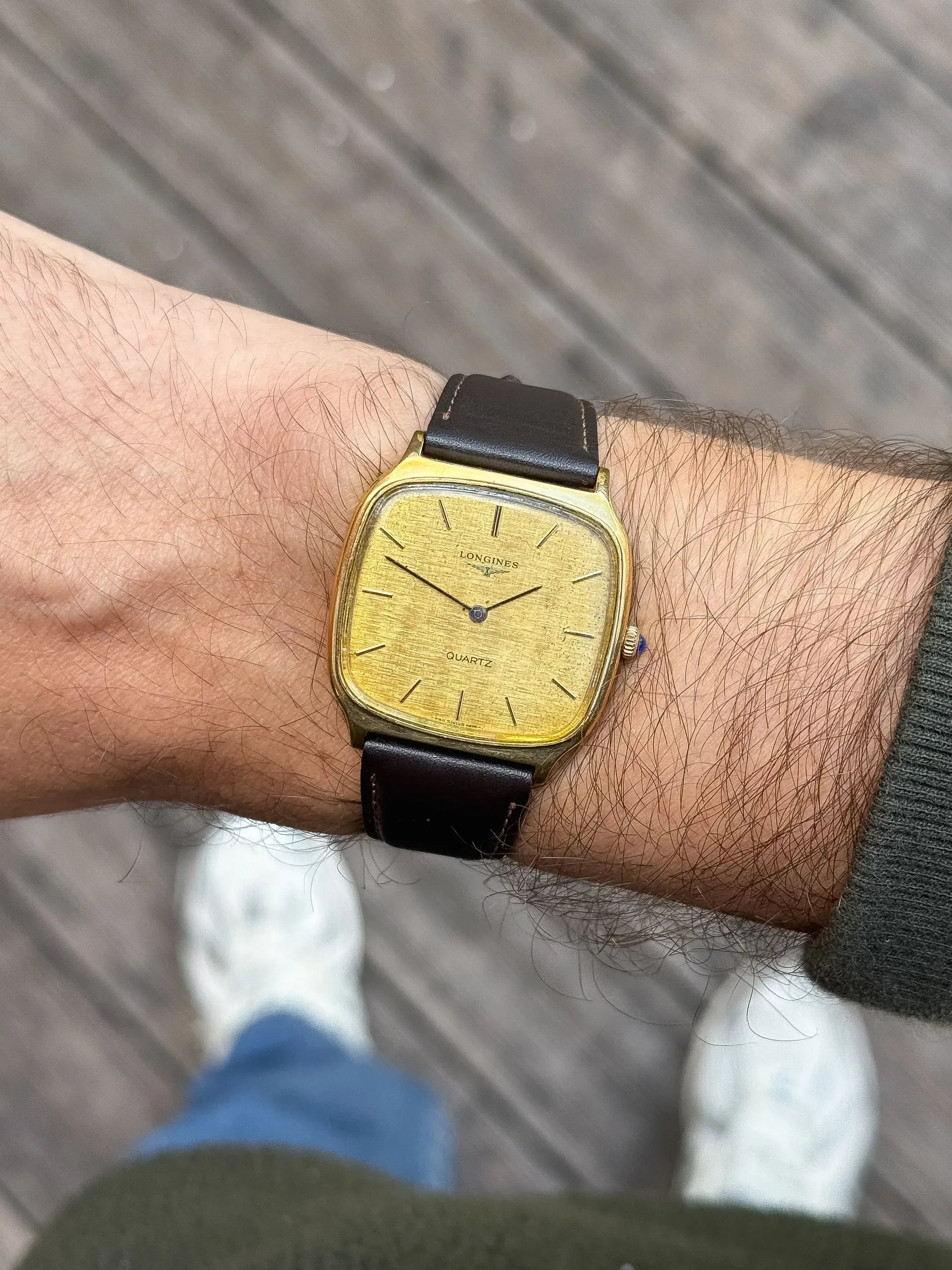 Longines - Tv plaqué or cadran lin cabochon - 1980s - Atelier Victor