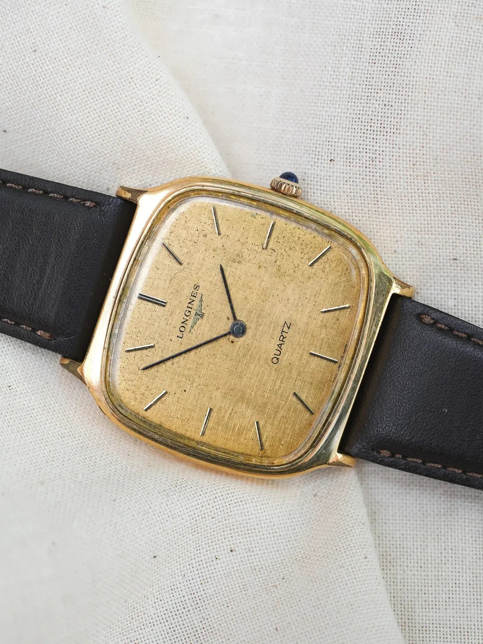 Longines - Tv plaqué or cadran lin cabochon - 1980s - Atelier Victor