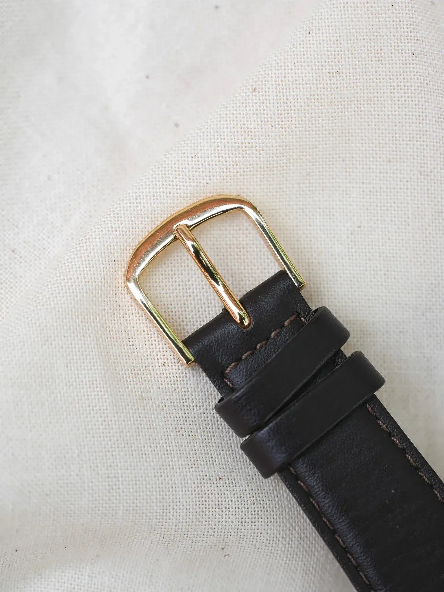 Longines - Tv plaqué or cadran lin cabochon - 1980s - Atelier Victor