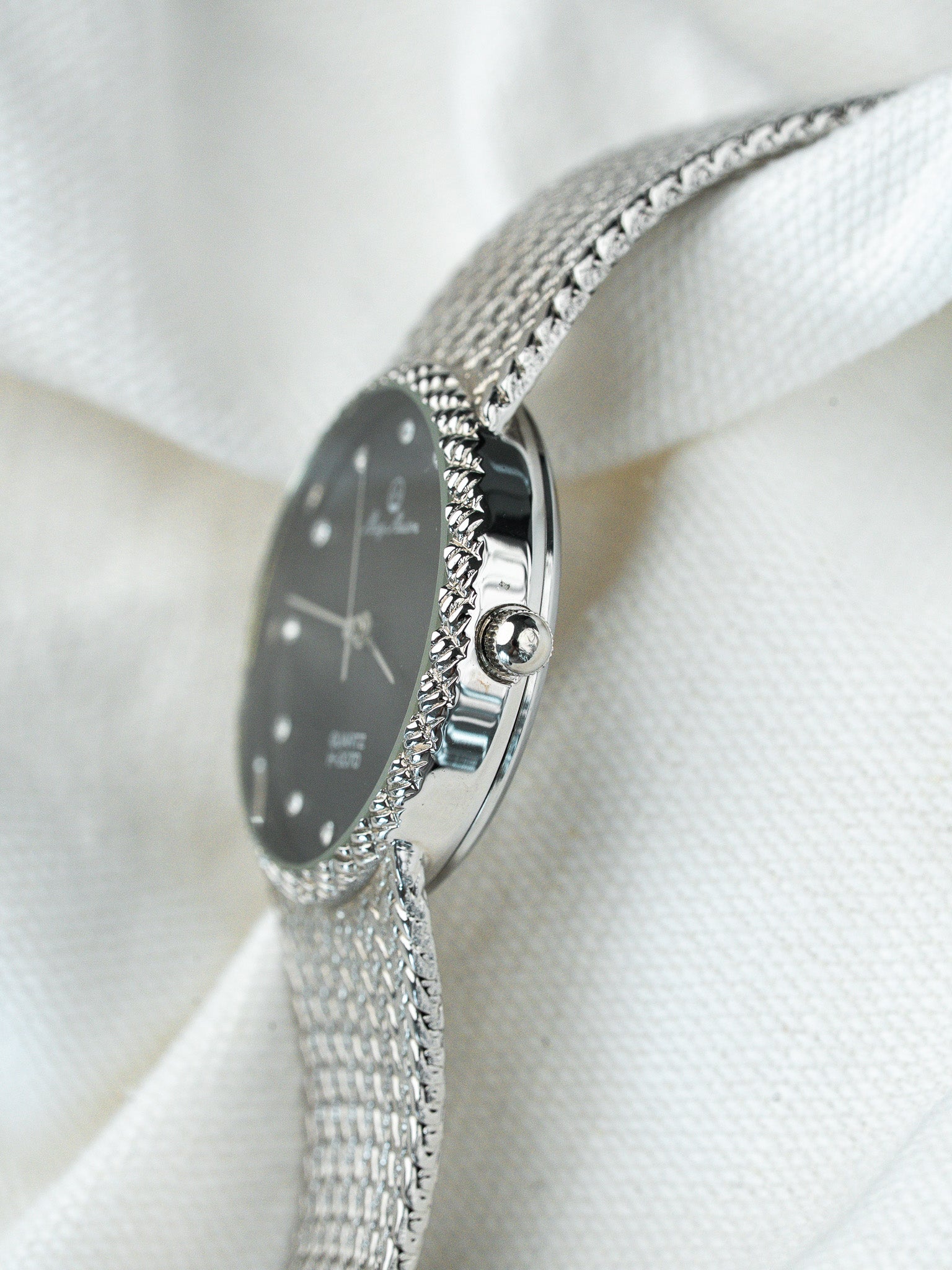 Montre Mavy Maison Vintage - Bracelet intégré Acier Noir (Années 1980) - Atelier Victor