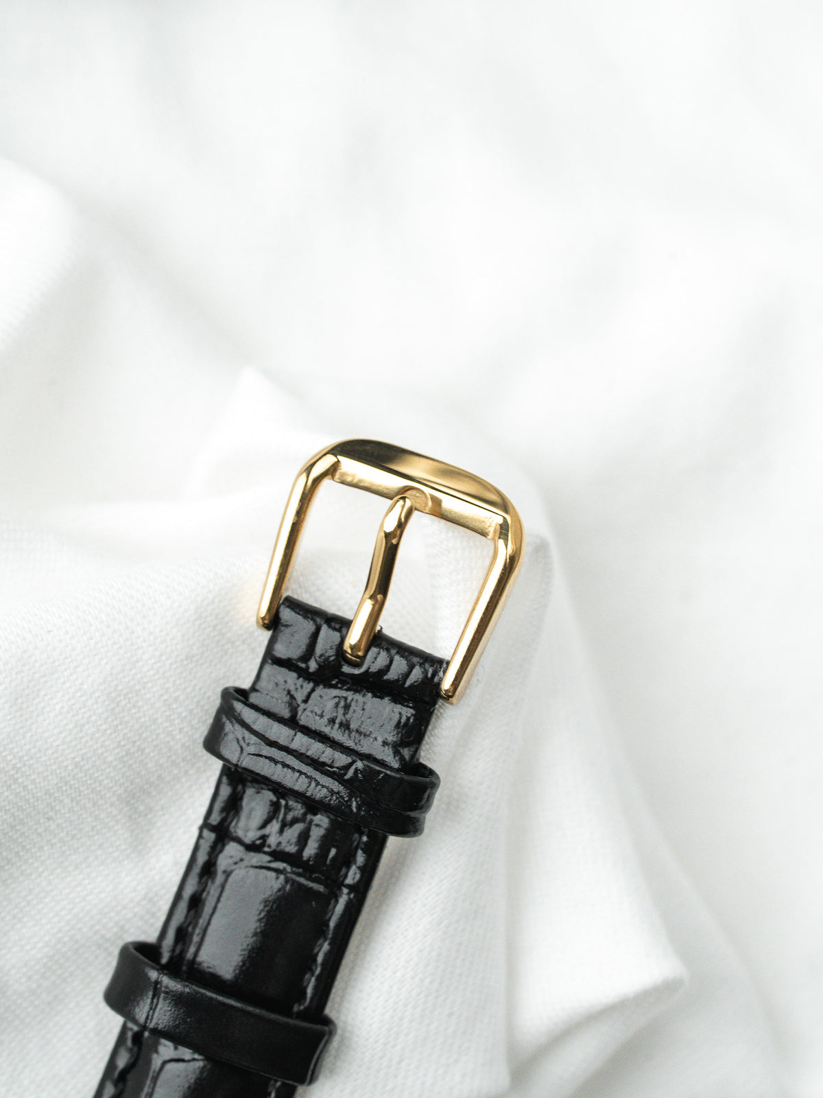 Bracelet cuir noir façon crocodile - Montre Michel Herbelin Tonneau Vintage - Atelier Victor