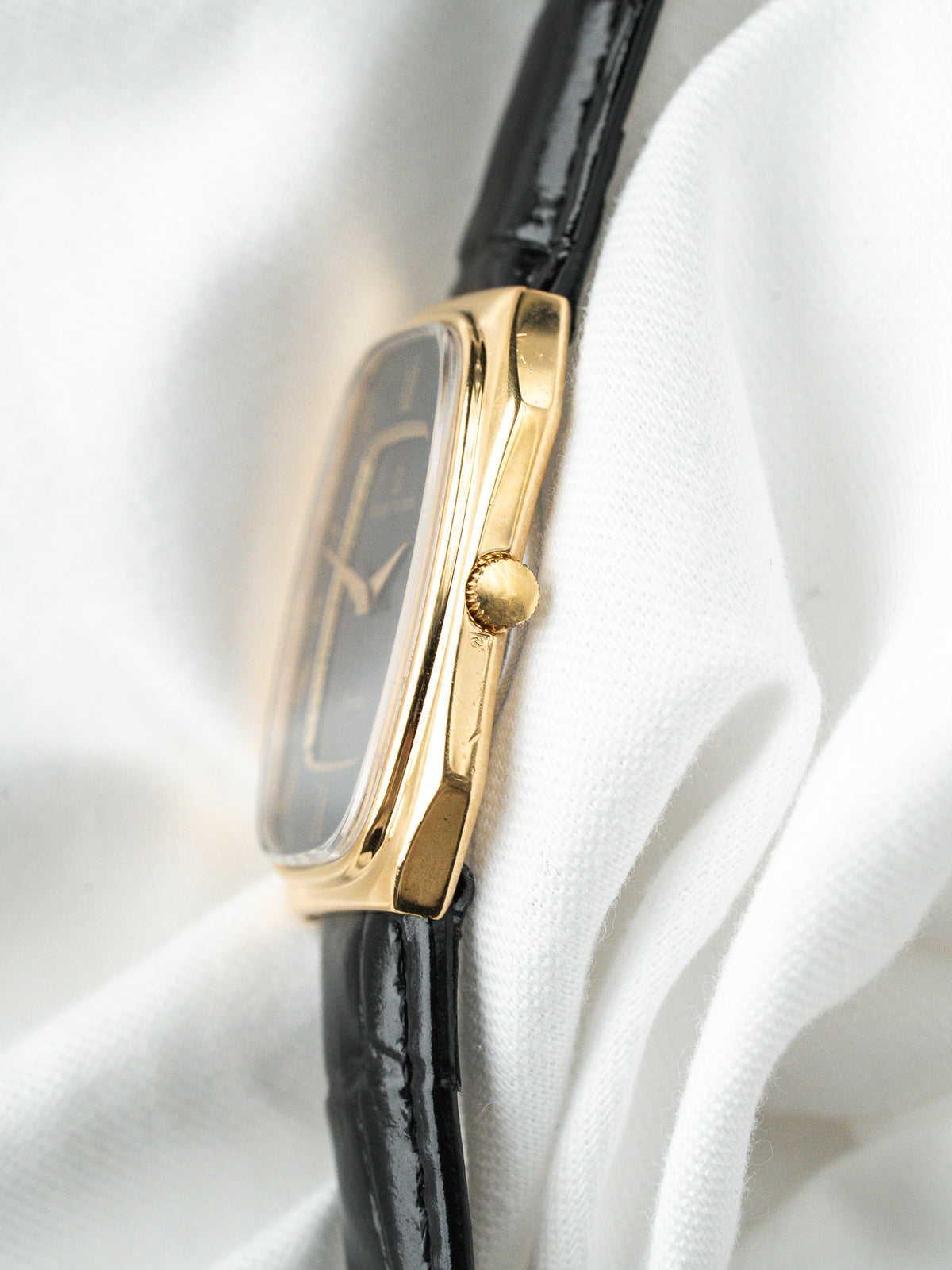 Profil du boîtier de 7mm - Montre Michel Herbelin Tonneau Vintage - Atelier Victor