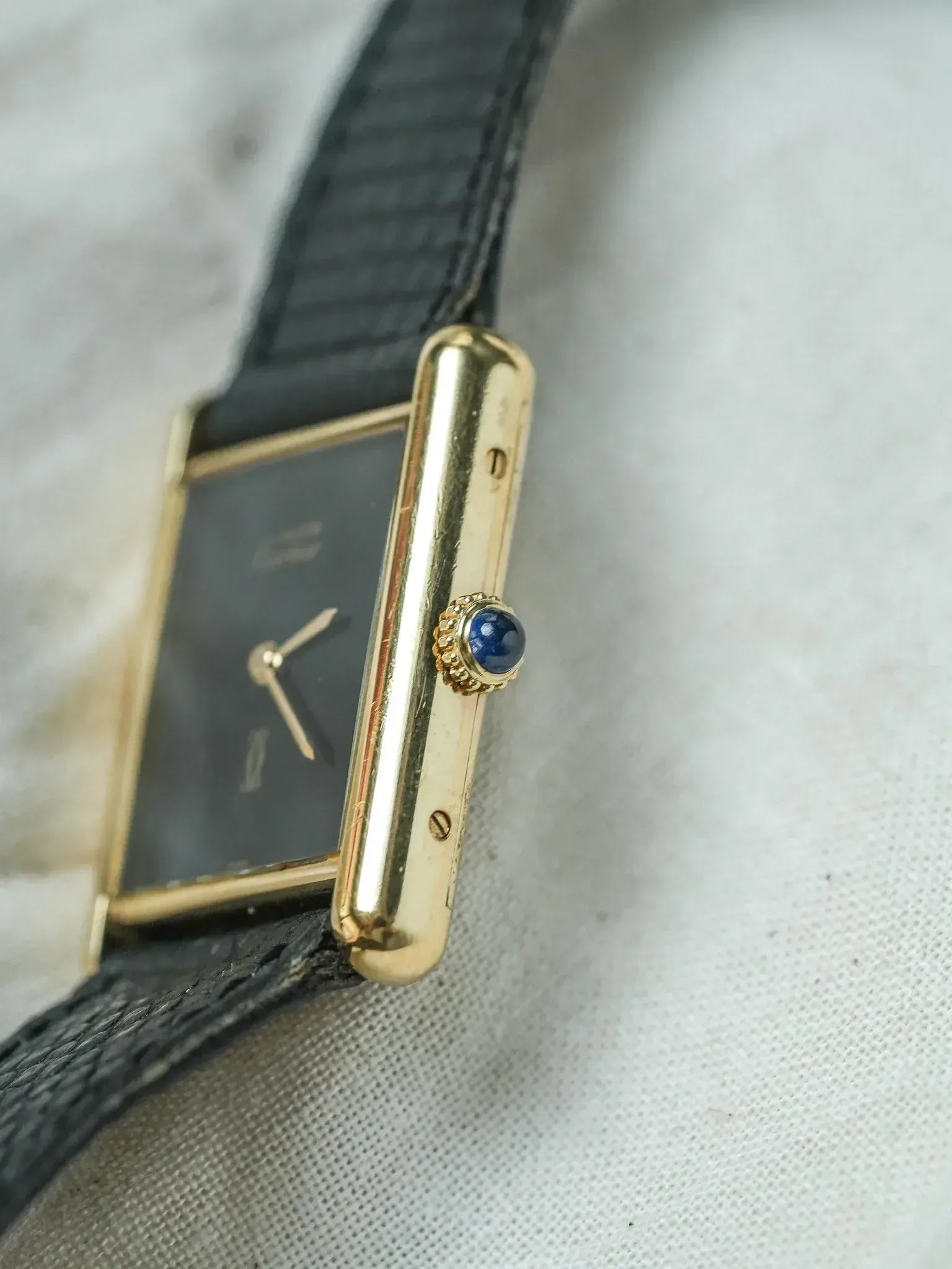 Montre Must de Cartier Tank Vintage - Vermeil Cadran Noir (Années 1980) - Atelier Victor