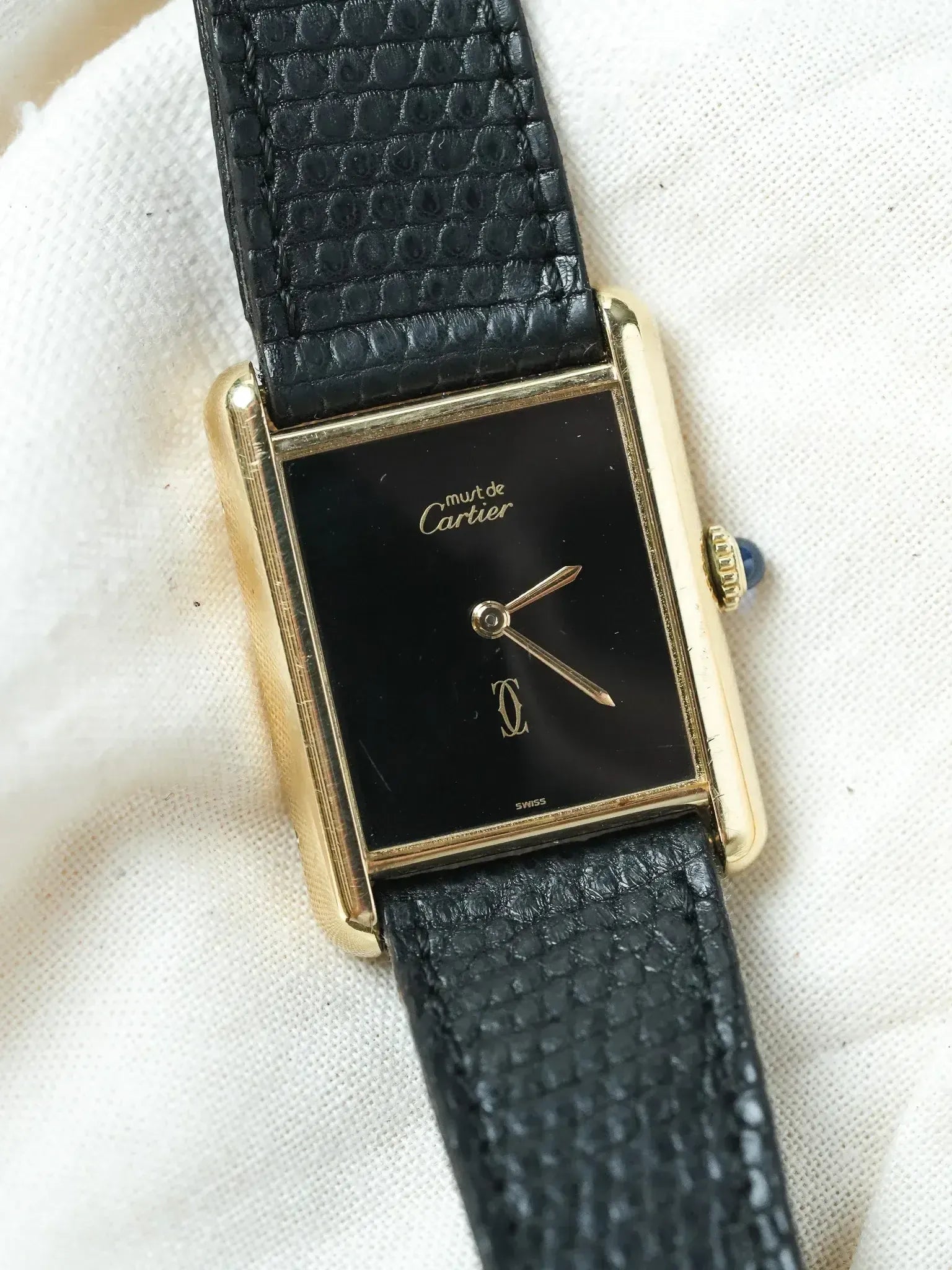 Montre Must de Cartier Tank Vintage - Vermeil Cadran Noir (Années 1980) - Atelier Victor