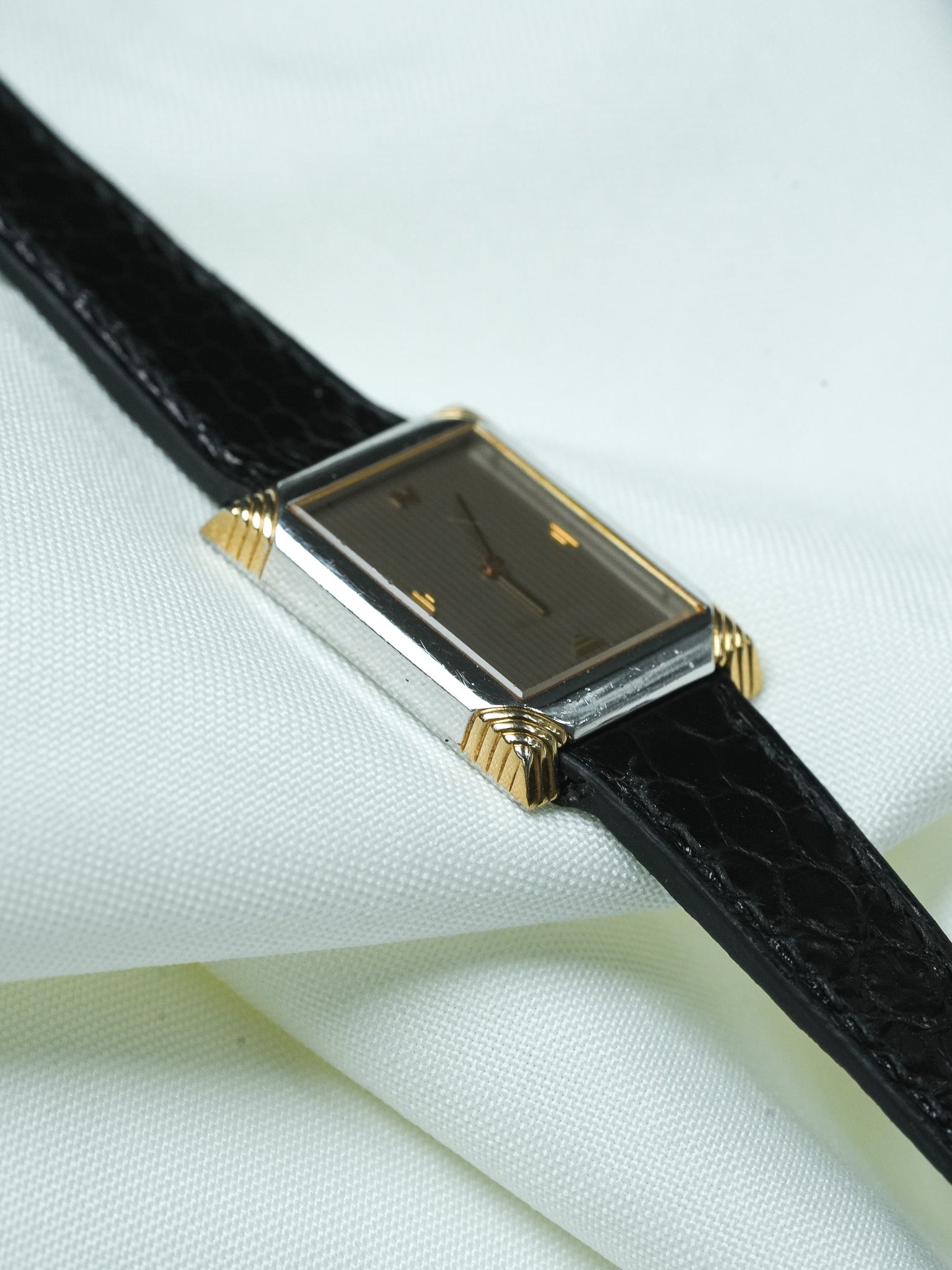 Montre Nina Ricci x Seiko Vintage - Mini Tank Spéciale Acier Or Tapisserie (1981) - Atelier Victor