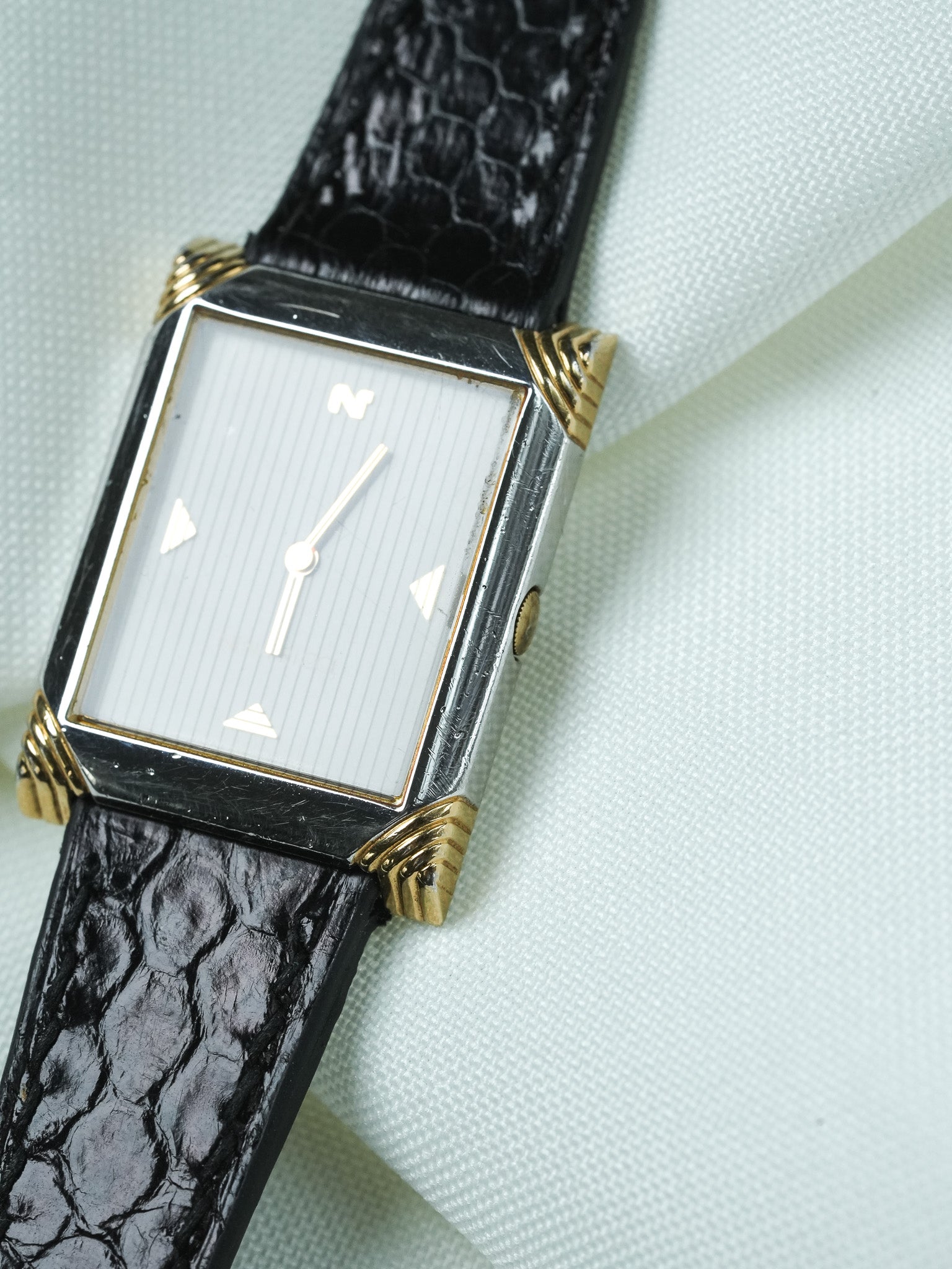Montre Nina Ricci x Seiko Vintage - Mini Tank Spéciale Acier Or Tapisserie (1981) - Atelier Victor