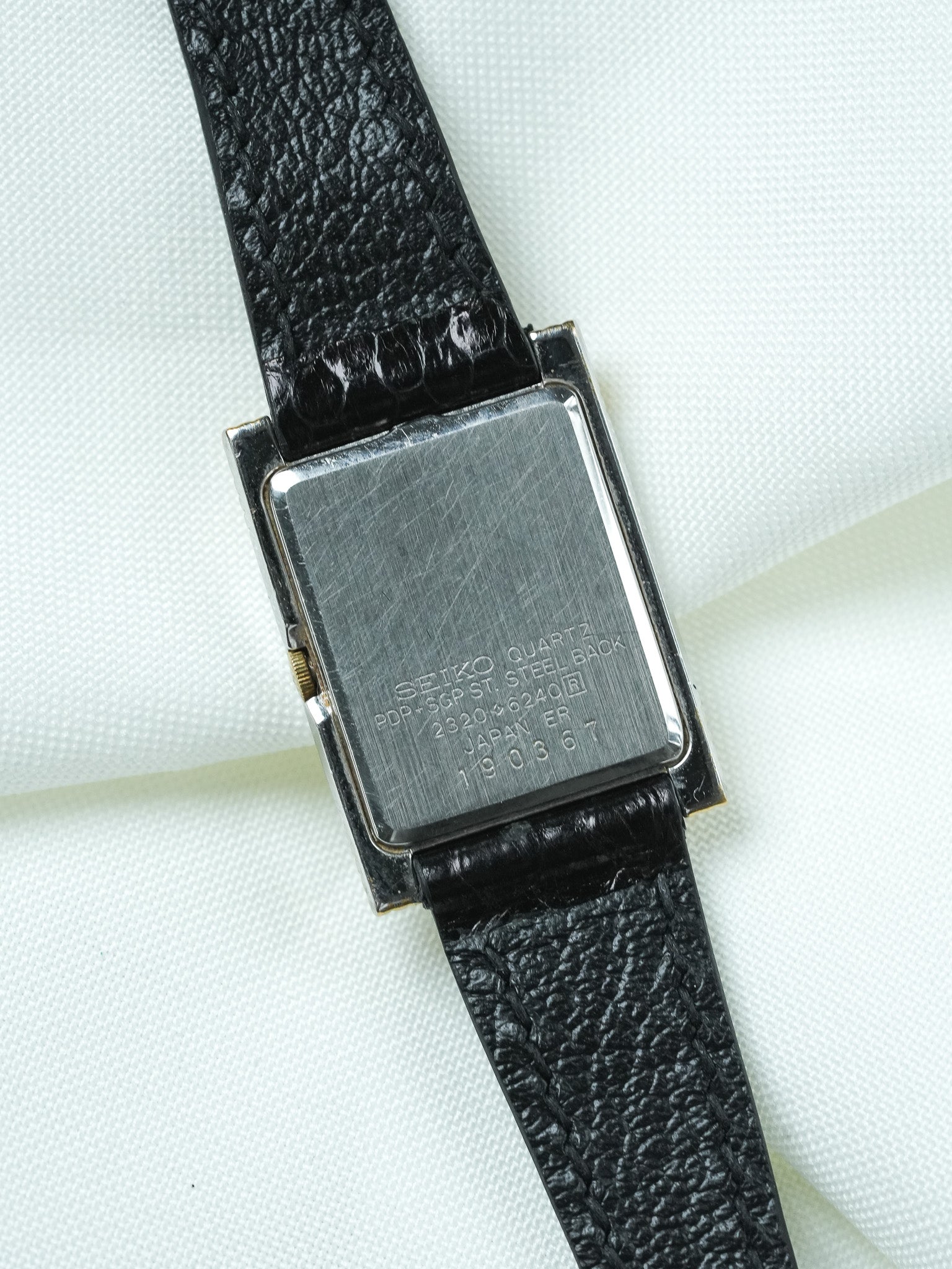Montre Nina Ricci x Seiko Vintage - Mini Tank Spéciale Acier Or Tapisserie (1981) - Atelier Victor